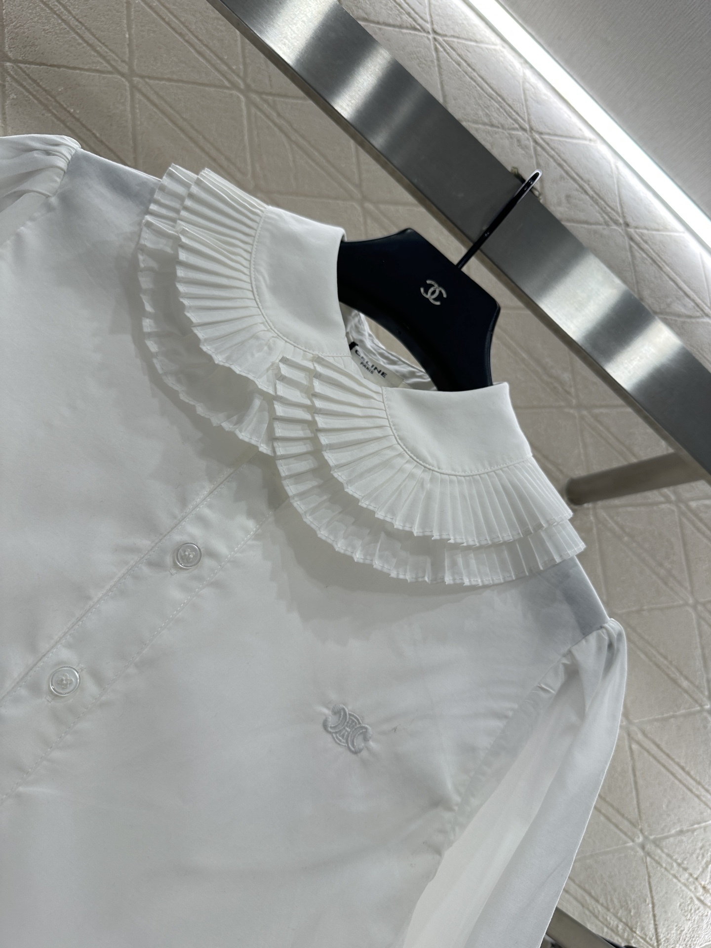 ♥Celin*♥2025新品上架 层叠风琴压褶翻领衬衫定制YB斜纹全棉材质,质感垂顺舒适,压褶风琴领边设