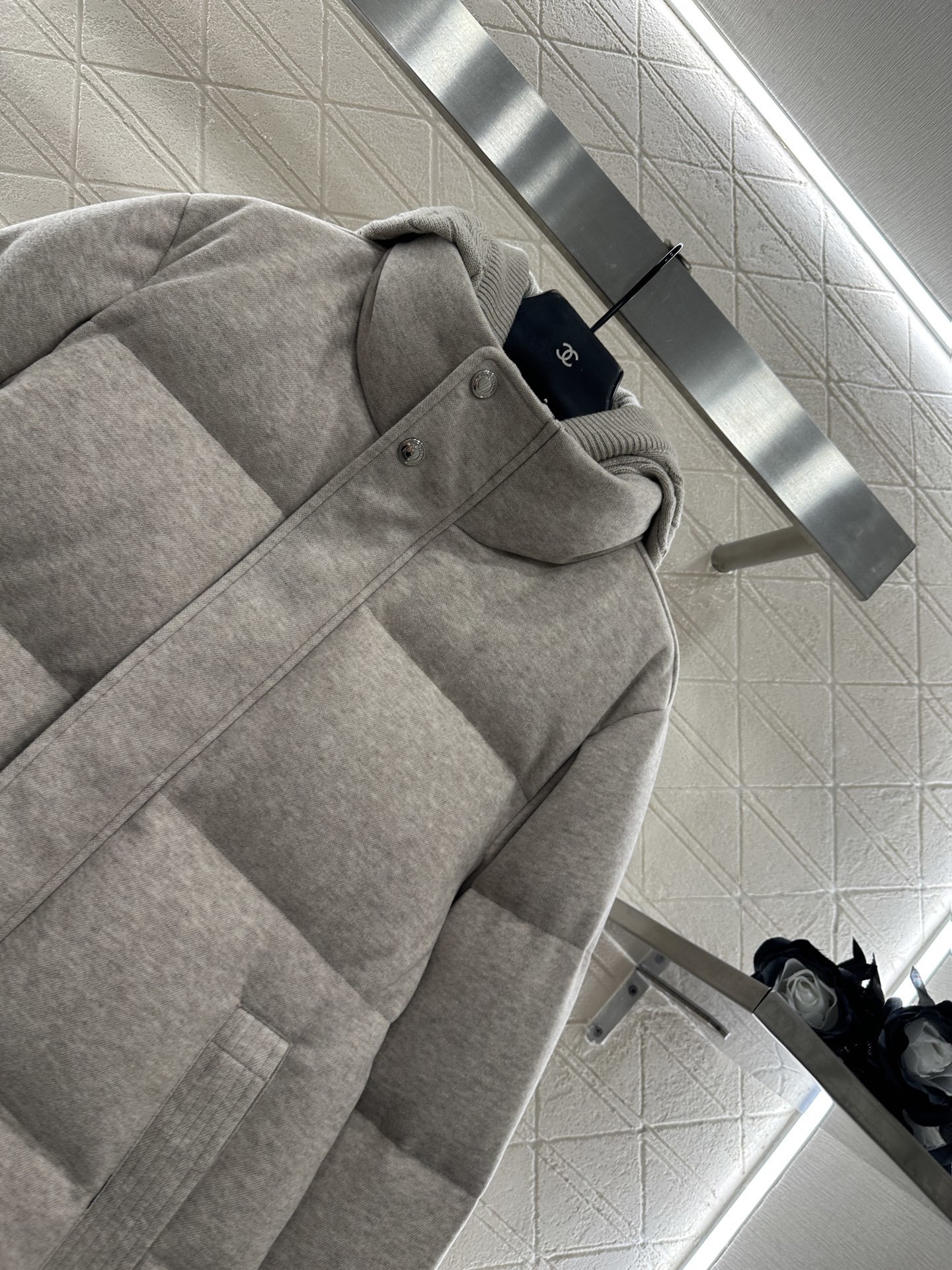 ♥Bc*♥2025新品上架 长方压纹连帽羽绒服定制YB羊毛磨毛材质,白鹅绒填充内里,整件轻盈保暖,连帽羽