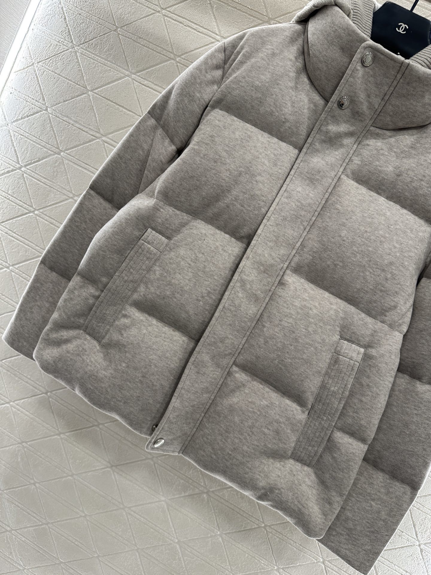 ♥Bc*♥2025新品上架 长方压纹连帽羽绒服定制YB羊毛磨毛材质,白鹅绒填充内里,整件轻盈保暖,连帽羽