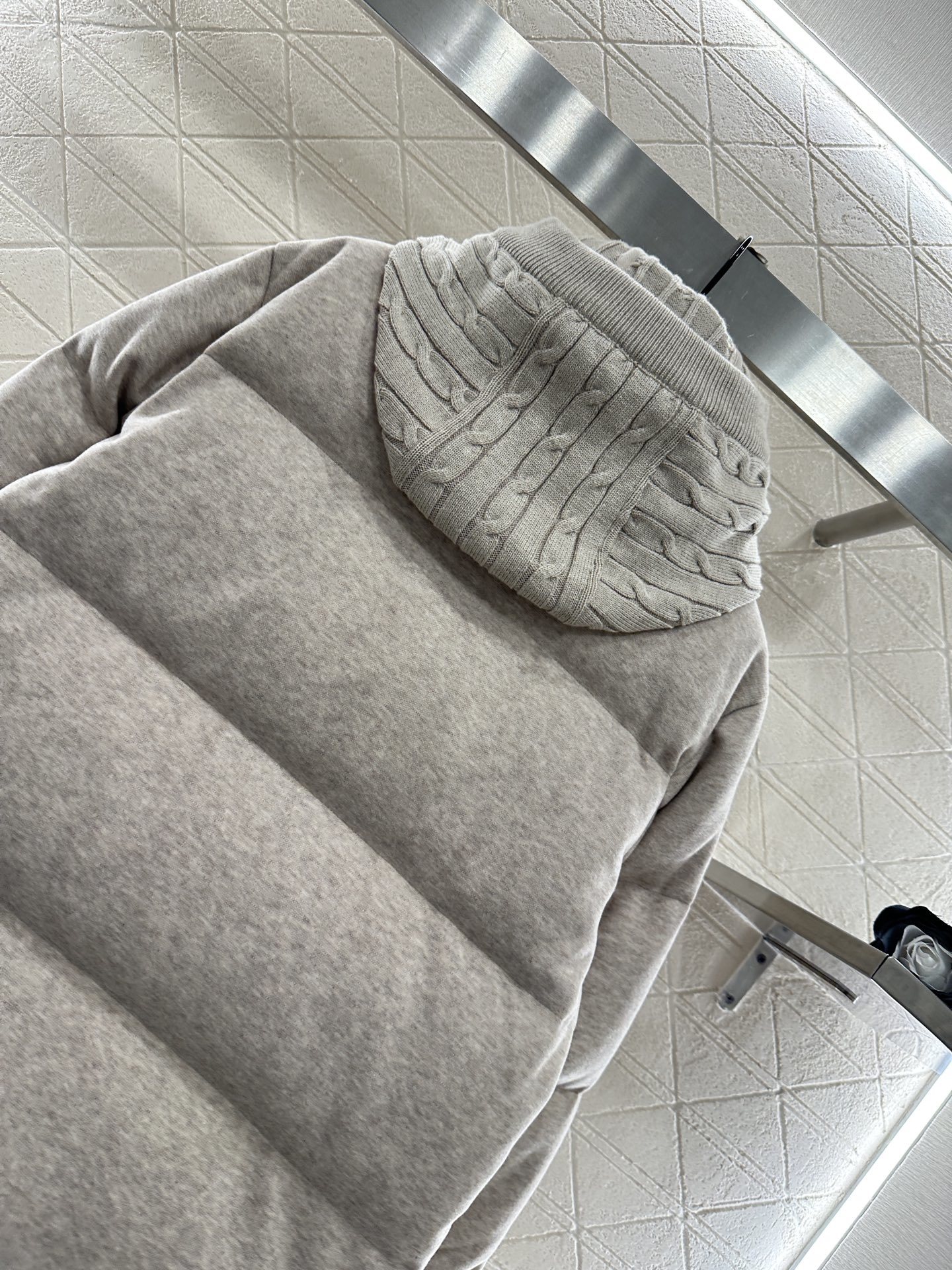 ♥Bc*♥2025新品上架 长方压纹连帽羽绒服定制YB羊毛磨毛材质,白鹅绒填充内里,整件轻盈保暖,连帽羽