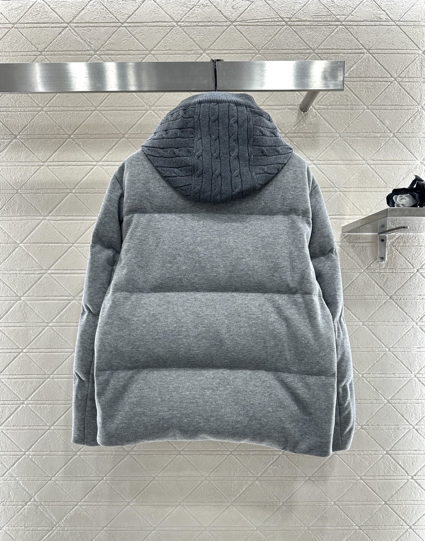 ♥Bc*♥2025新品上架 长方压纹连帽羽绒服定制YB羊毛磨毛材质,白鹅绒填充内里,整件轻盈保暖,连帽羽