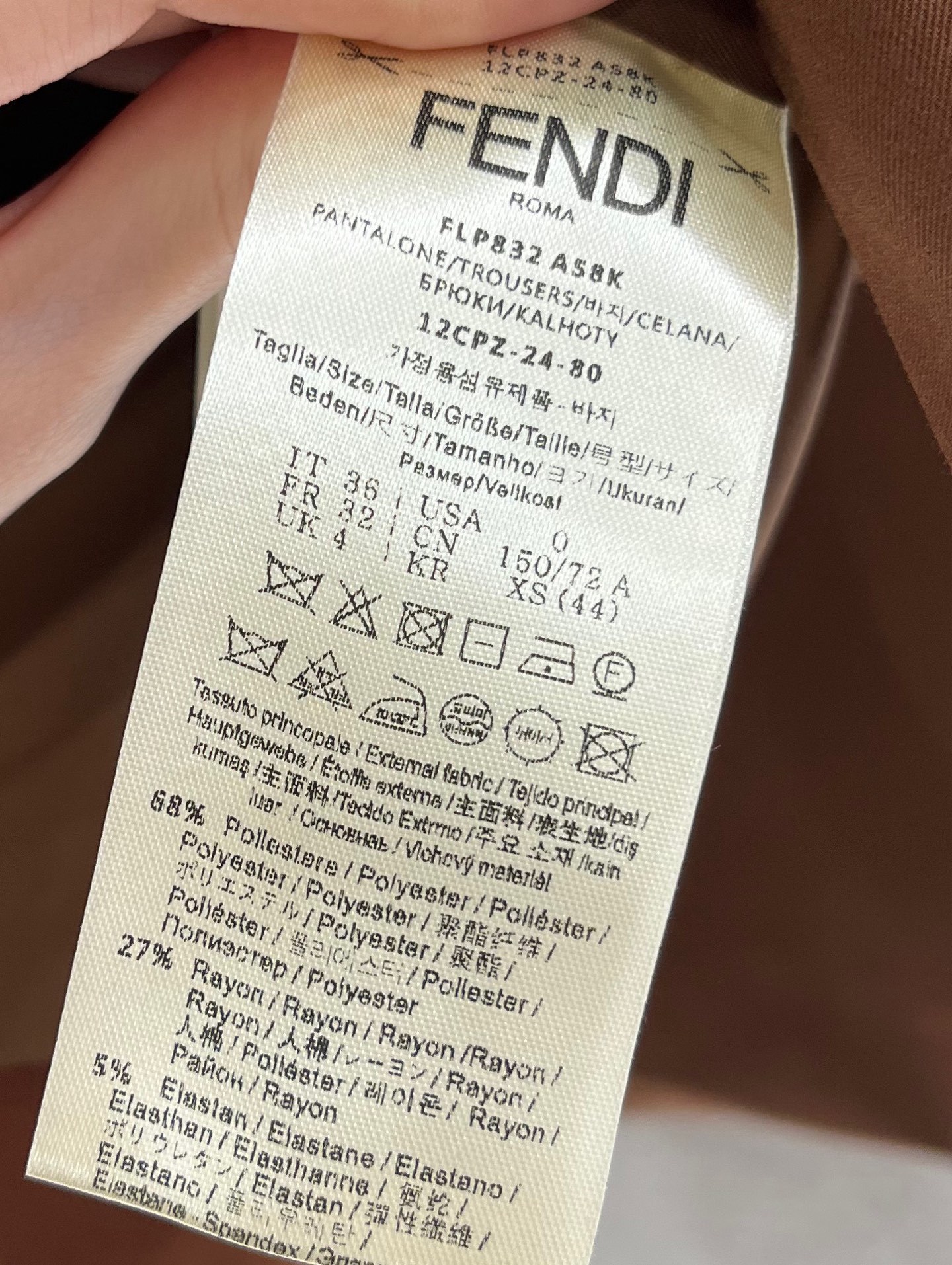 ♥Fend*♥2025新品上架 缎面飘带翻领外套长裤套装定制YB进口人棉材质,质感光泽高级,垂顺有型,正