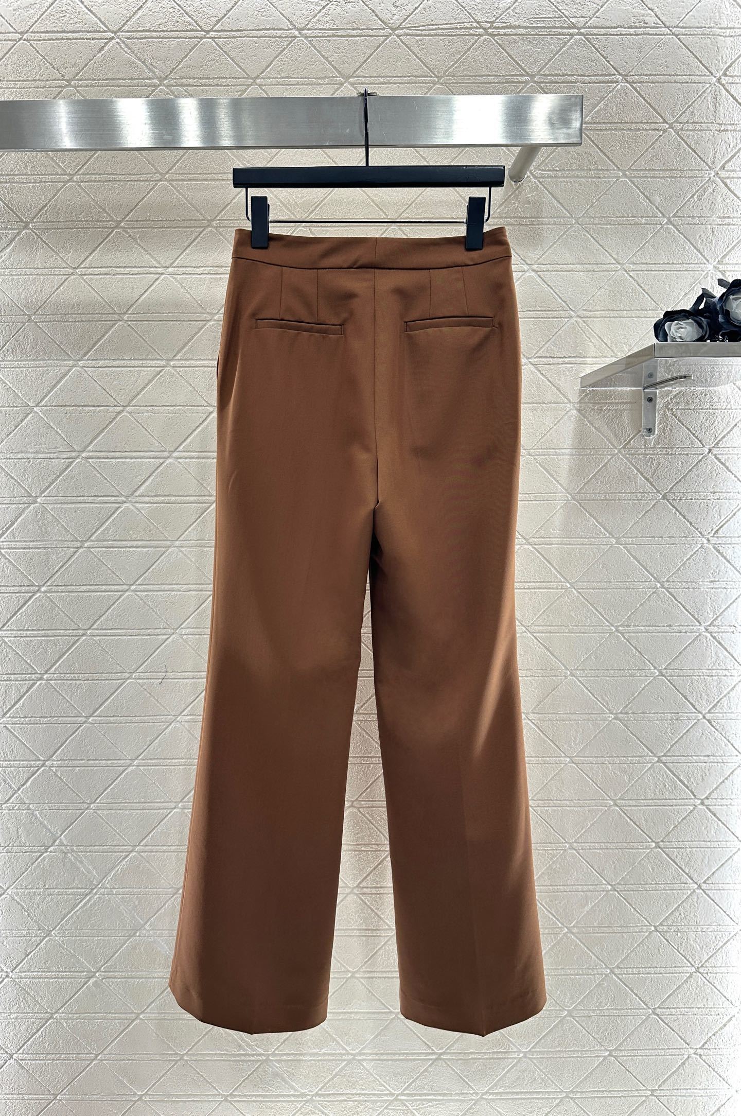 ♥Fend*♥2025新品上架 缎面飘带翻领外套长裤套装定制YB进口人棉材质,质感光泽高级,垂顺有型,正