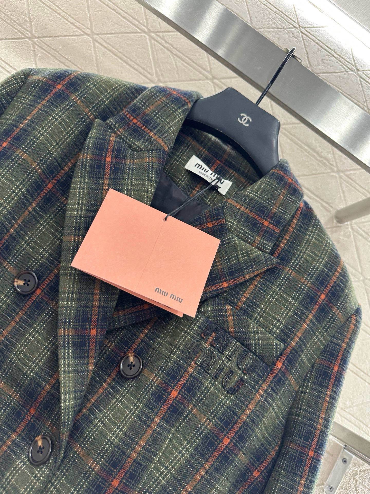 ♥Miumi*♥2025新品上架 格纹西装外套半裙套装定制YB进口人棉材质,质感高级,光泽感明显,翻领西