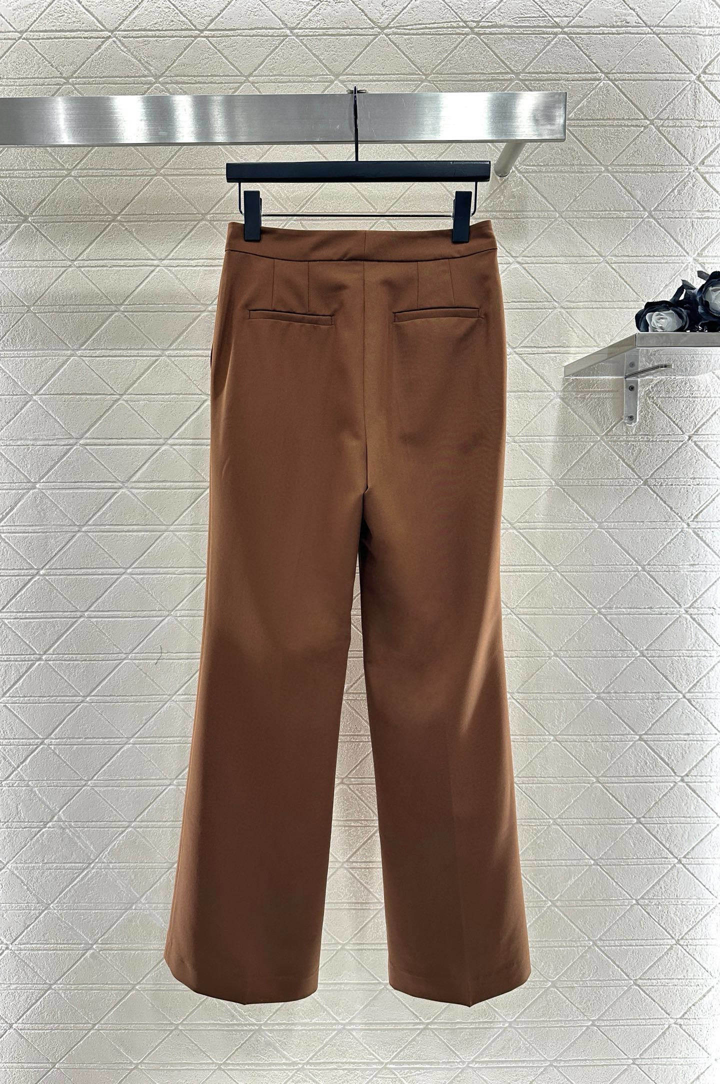 ♥Fend*♥2025新品上架 缎面飘带翻领外套长裤套装定制YB进口人棉材质,质感光泽高级,垂顺有型,正