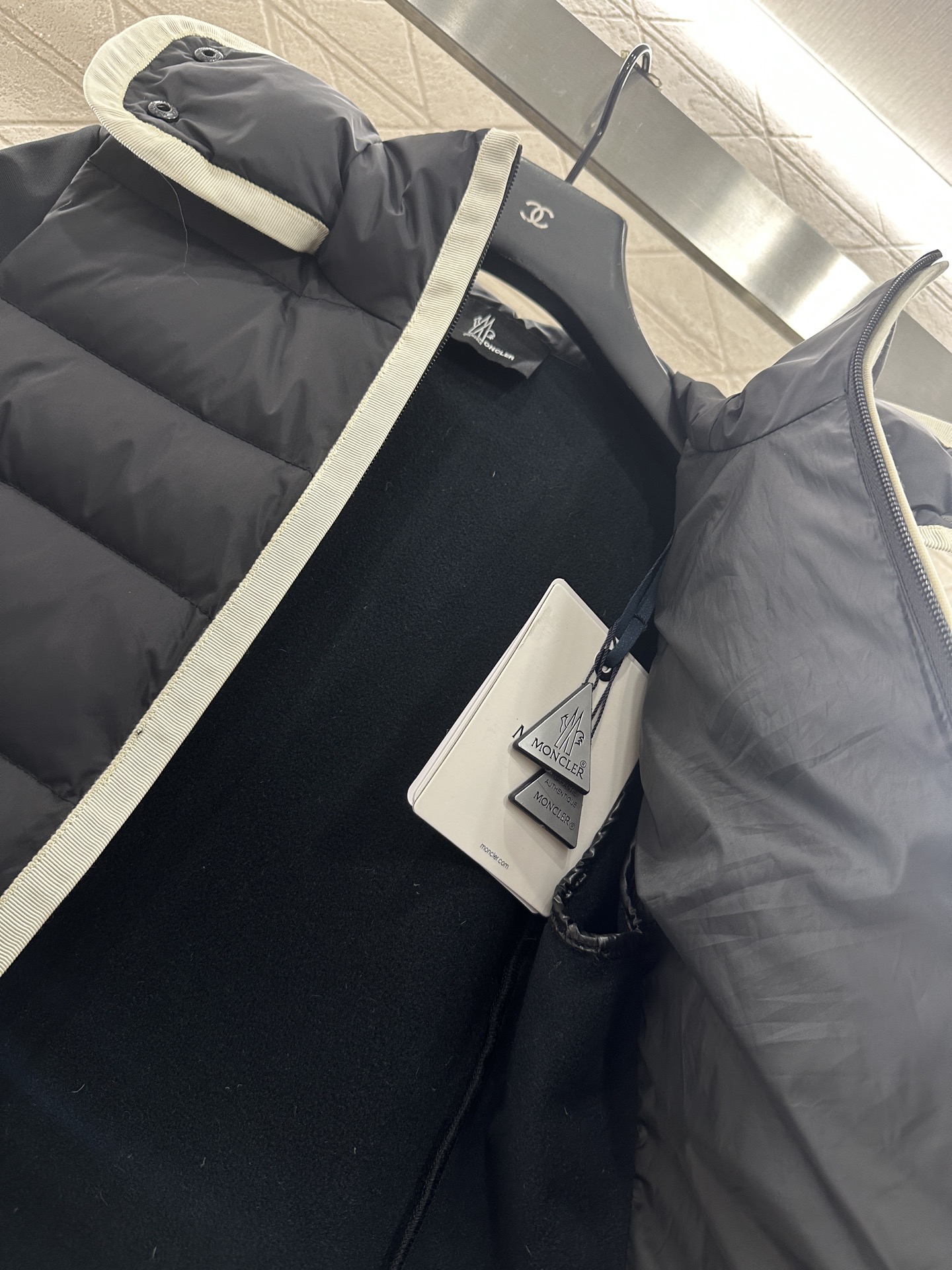 ♥Moncle*♥2025新品上架 长方压纹拼接连帽羽绒服滑雪🎿系列#定制YB防风防水尼龙材质，白鹅绒填