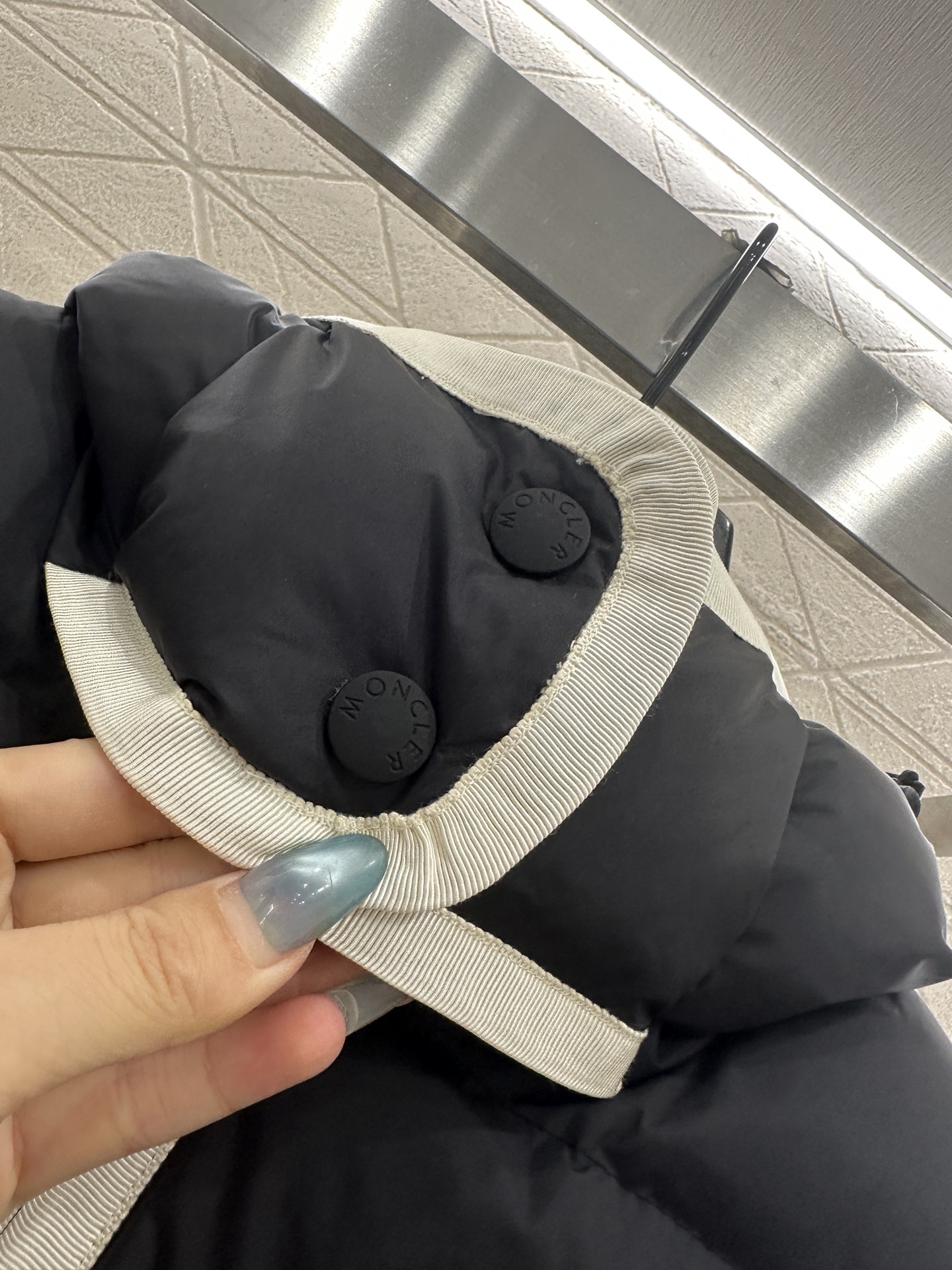 ♥Moncle*♥2025新品上架 长方压纹拼接连帽羽绒服滑雪🎿系列#定制YB防风防水尼龙材质，白鹅绒填