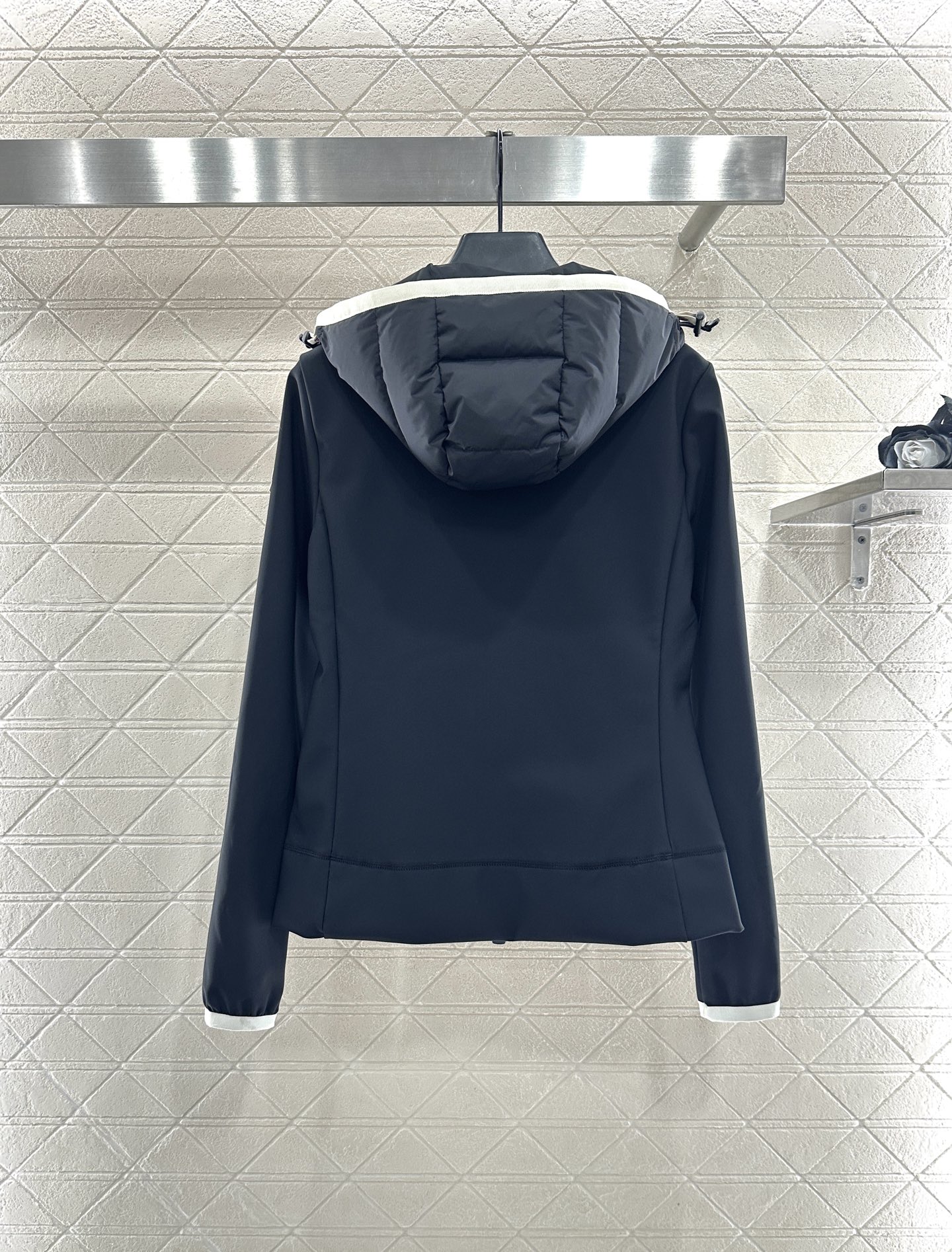 ♥Moncle*♥2025新品上架 长方压纹拼接连帽羽绒服滑雪🎿系列#定制YB防风防水尼龙材质，白鹅绒填