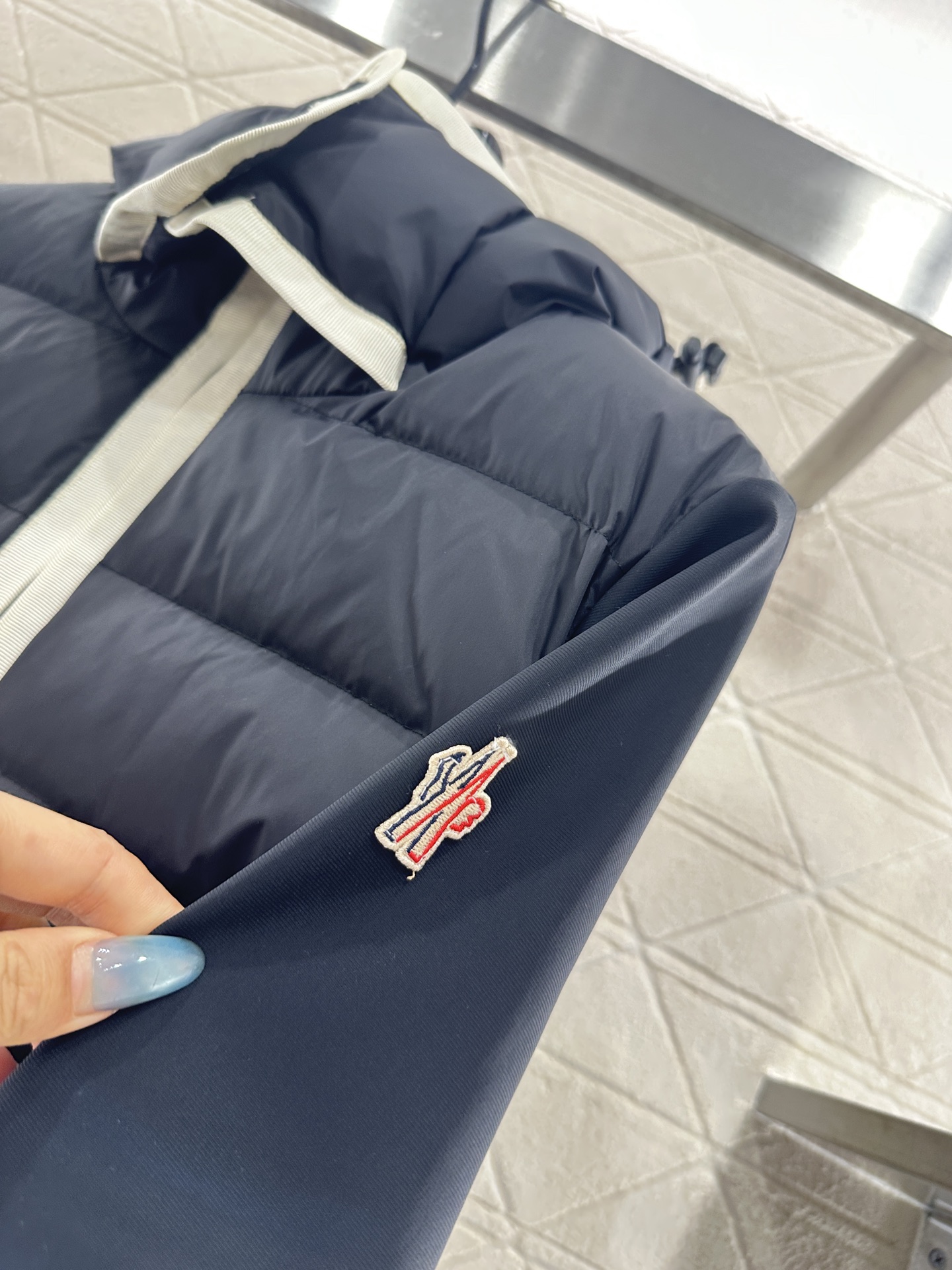 ♥Moncle*♥2025新品上架 长方压纹拼接连帽羽绒服滑雪🎿系列#定制YB防风防水尼龙材质，白鹅绒填