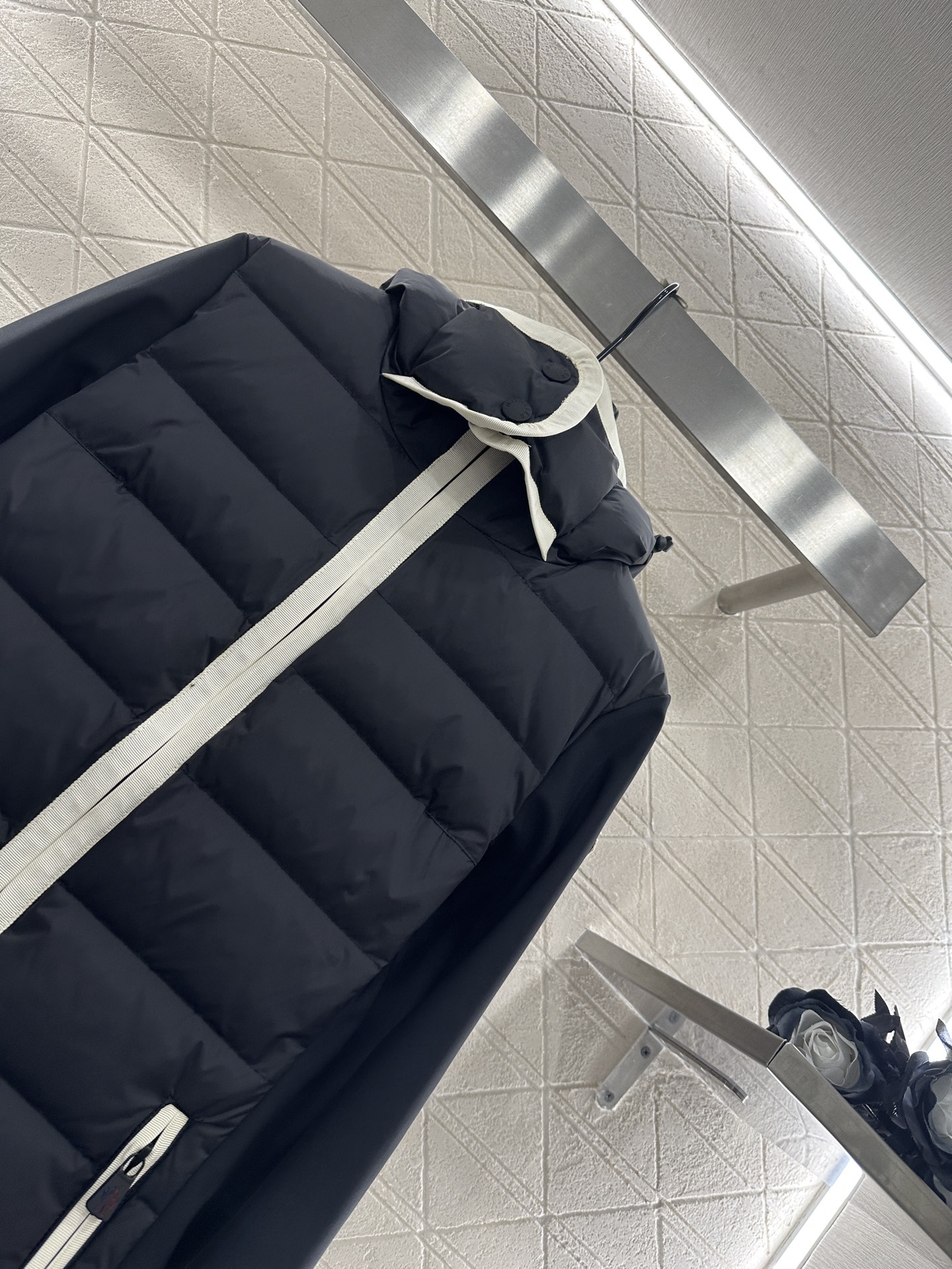 ♥Moncle*♥2025新品上架 长方压纹拼接连帽羽绒服滑雪🎿系列#定制YB防风防水尼龙材质，白鹅绒填