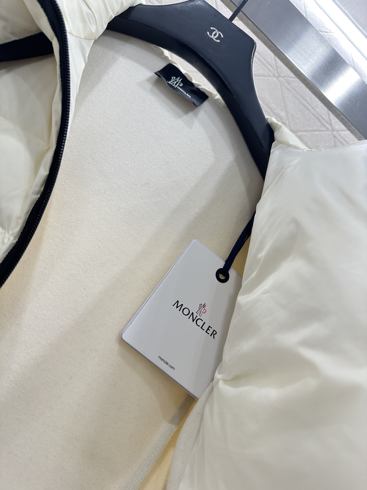 ♥Moncle*♥2025新品上架 长方压纹拼接连帽羽绒服滑雪🎿系列#定制YB防风防水尼龙材质，白鹅绒填