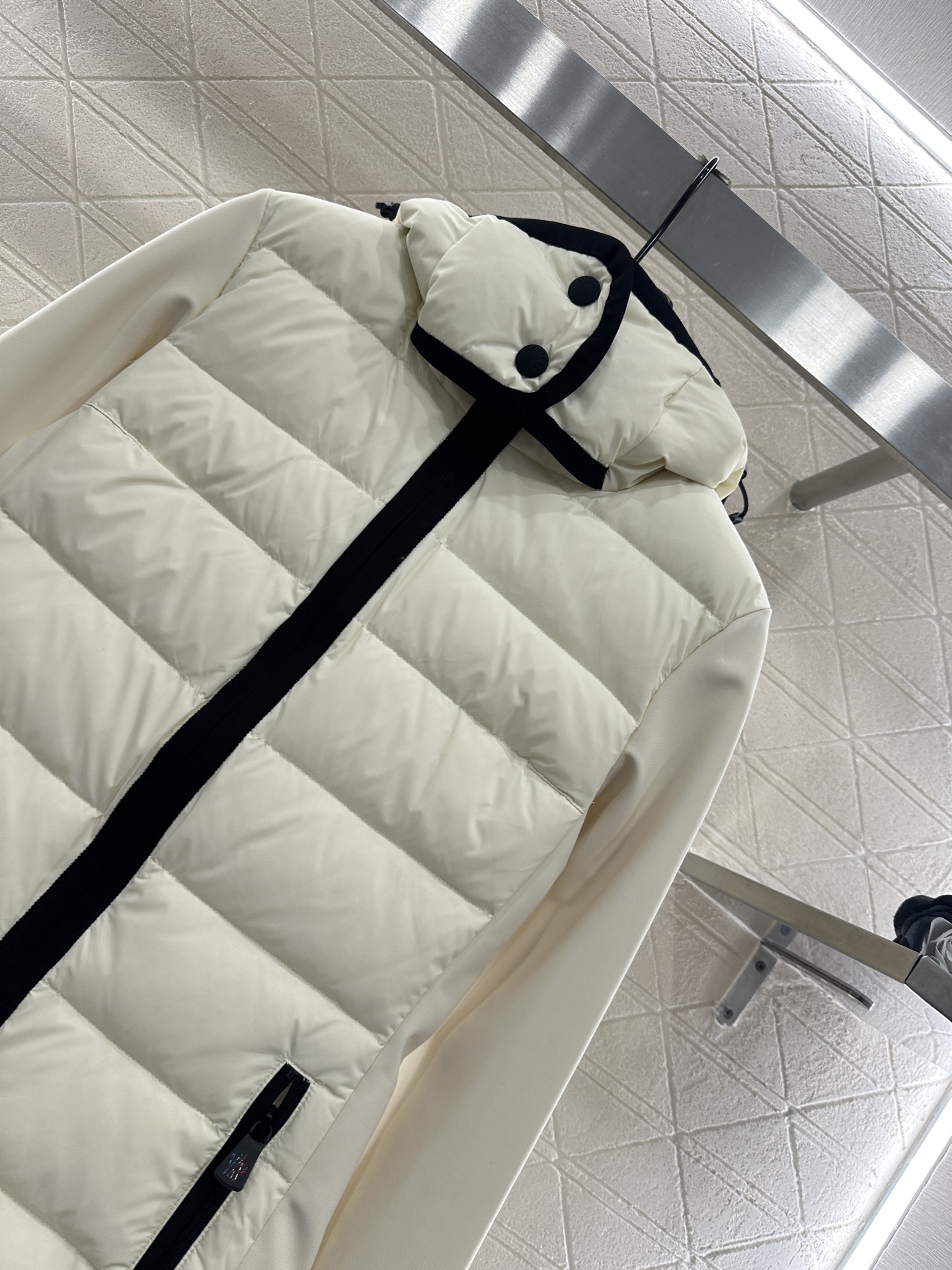 ♥Moncle*♥2025新品上架 长方压纹拼接连帽羽绒服滑雪🎿系列#定制YB防风防水尼龙材质，白鹅绒填
