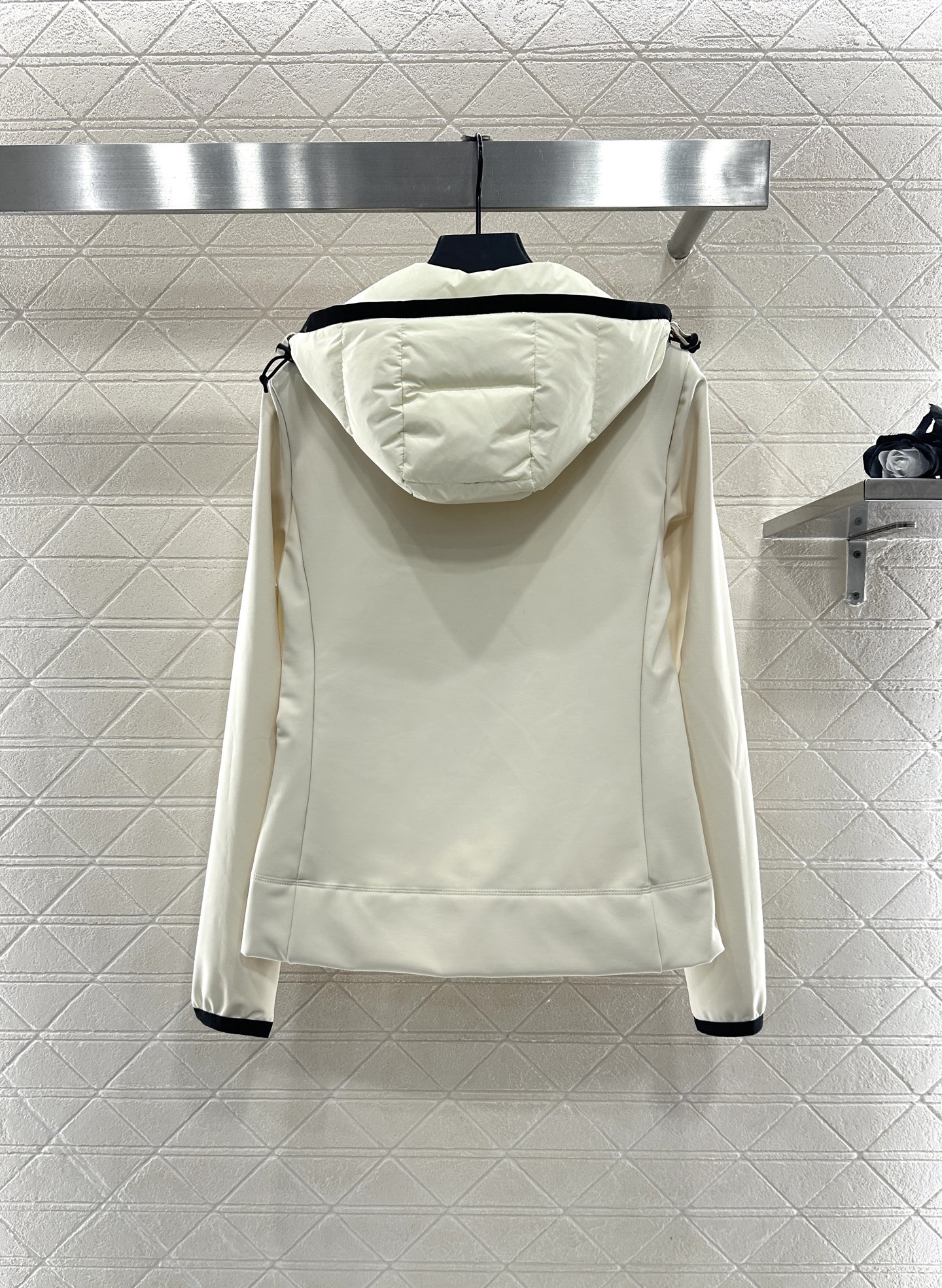 ♥Moncle*♥2025新品上架 长方压纹拼接连帽羽绒服滑雪🎿系列#定制YB防风防水尼龙材质，白鹅绒填