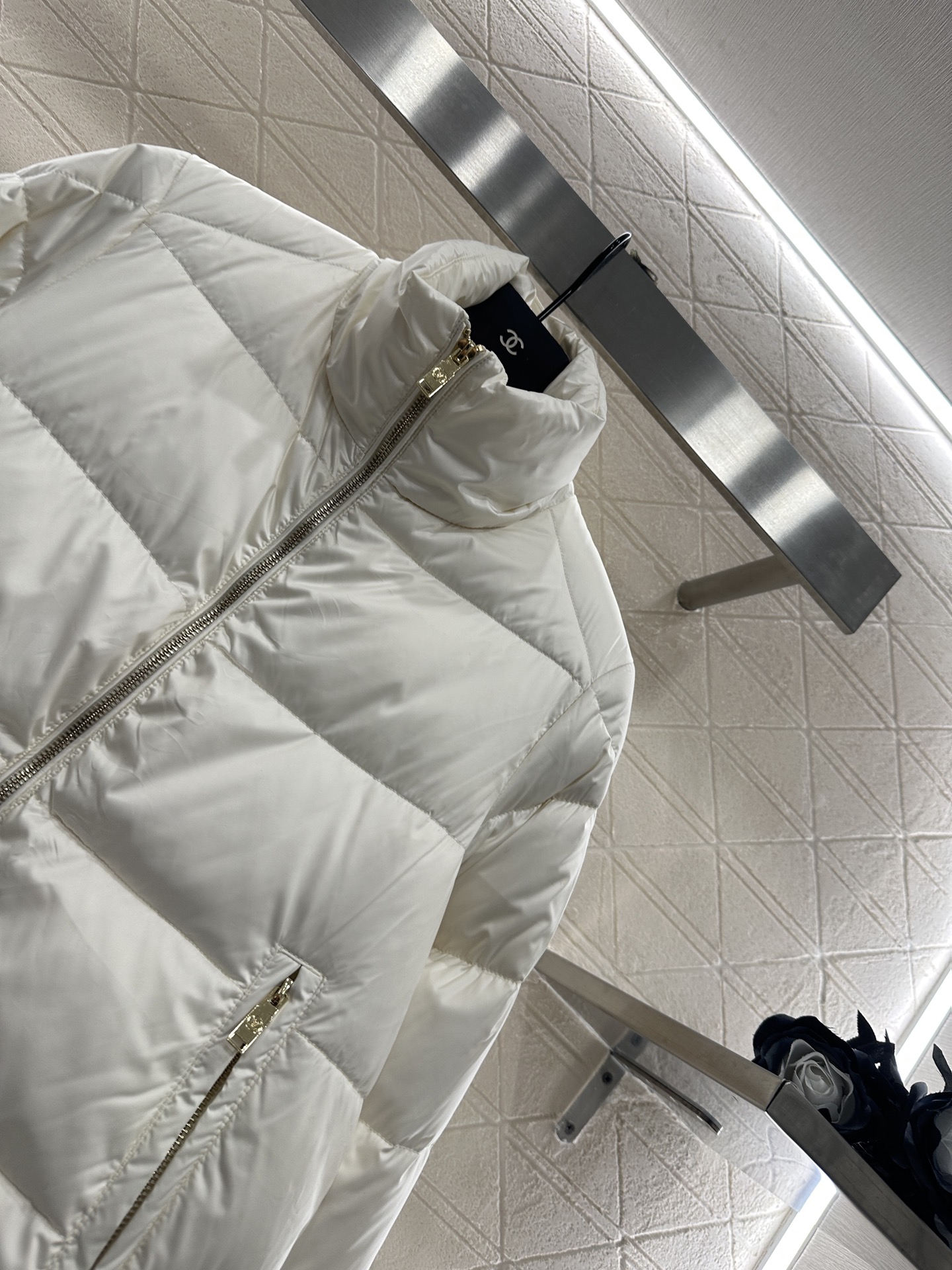 ♥Louis vuitto*♥2025新品上架 长方压纹立领羽绒服定制YB进口再生尼龙材质，白鹅绒填充内