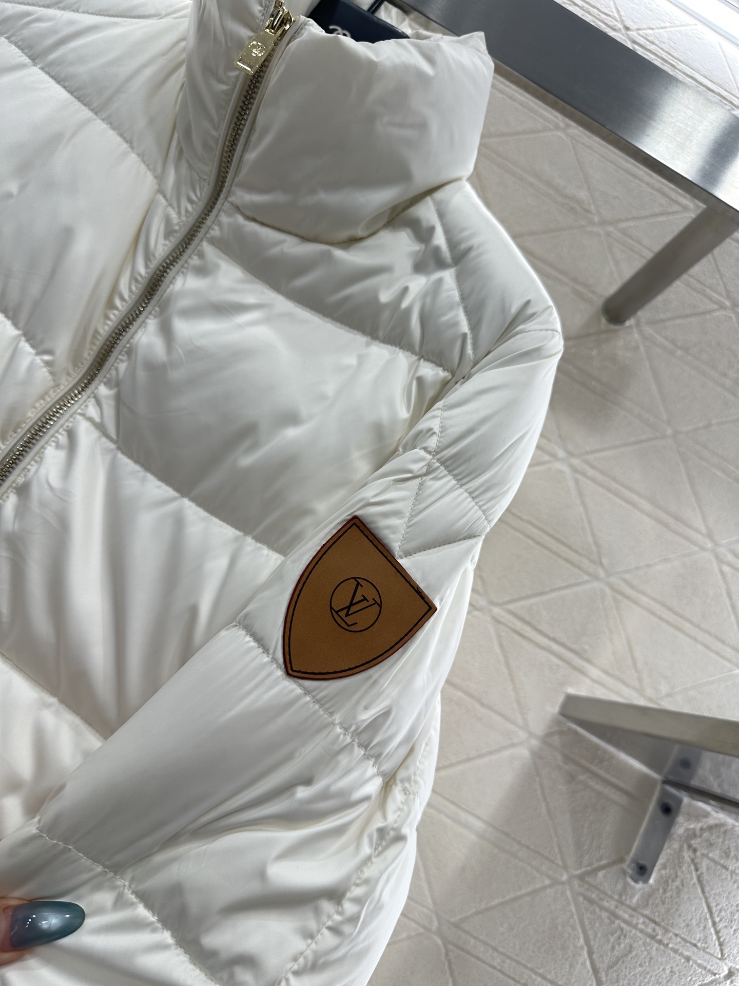 ♥Louis vuitto*♥2025新品上架 长方压纹立领羽绒服定制YB进口再生尼龙材质，白鹅绒填充内