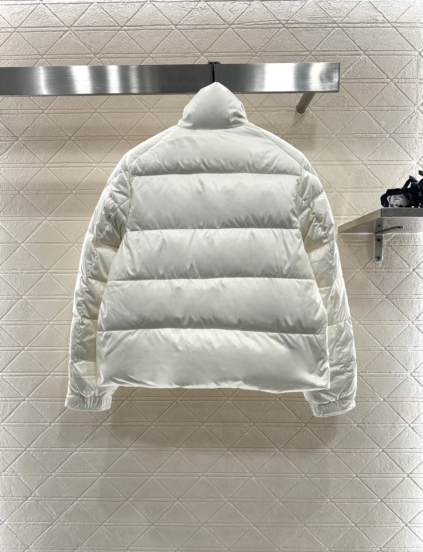 ♥Louis vuitto*♥2025新品上架 长方压纹立领羽绒服定制YB进口再生尼龙材质，白鹅绒填充内