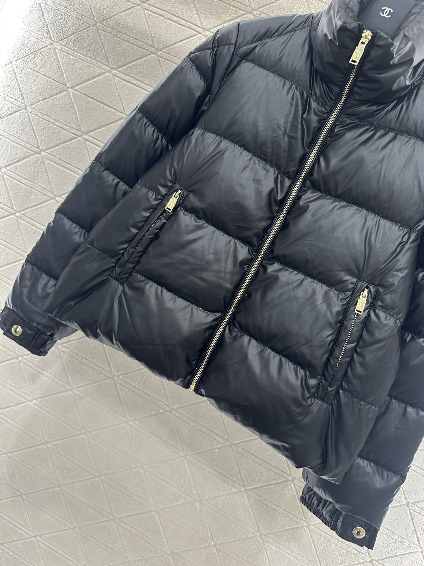 ♥Louis vuitto*♥2025新品上架 长方压纹立领羽绒服定制YB进口再生尼龙材质，白鹅绒填充内