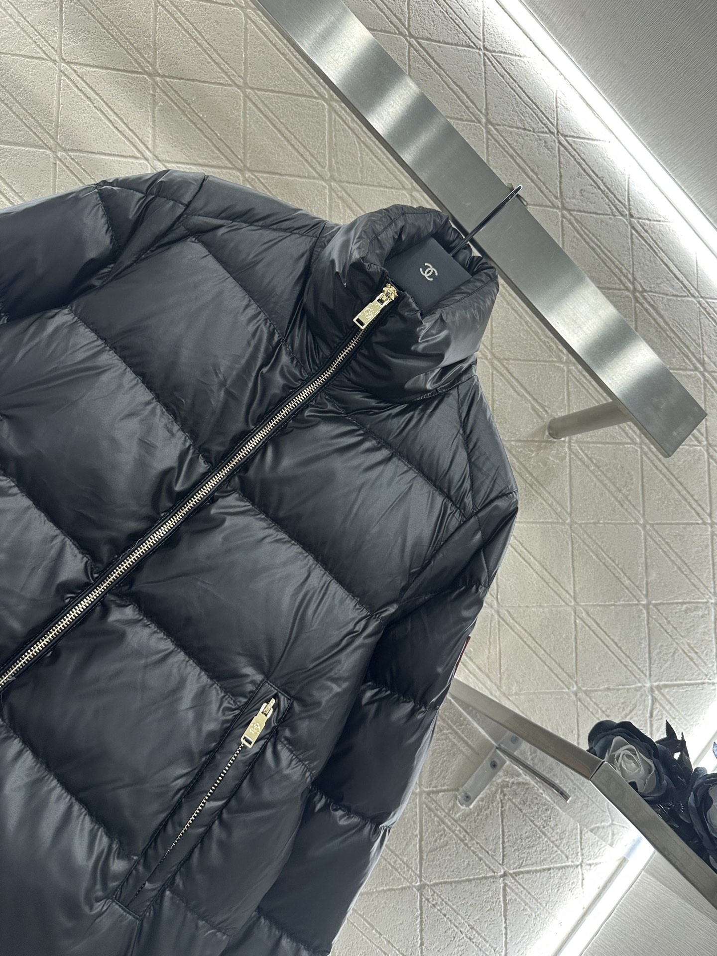 ♥Louis vuitto*♥2025新品上架 长方压纹立领羽绒服定制YB进口再生尼龙材质，白鹅绒填充内