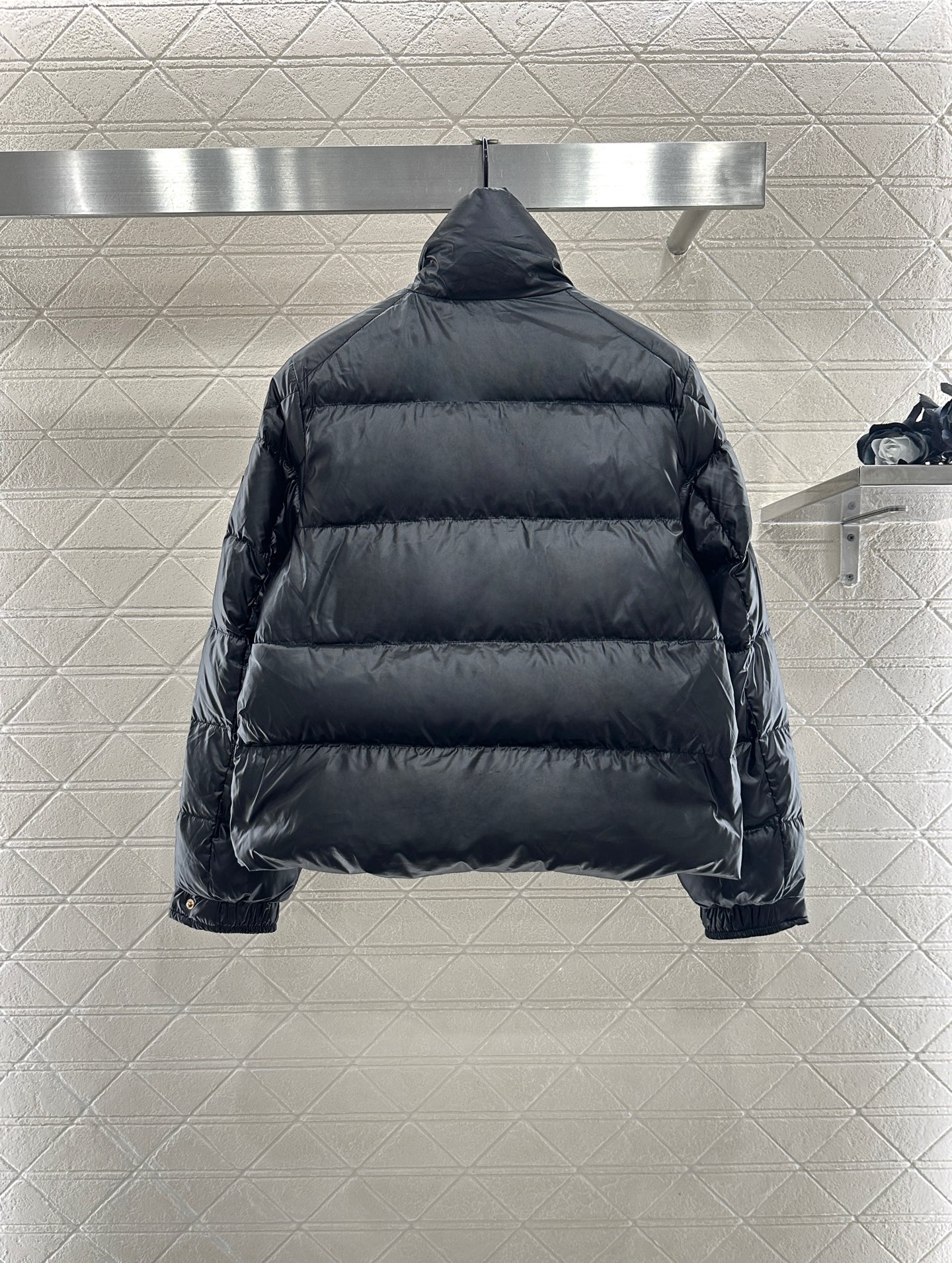 ♥Louis vuitto*♥2025新品上架 长方压纹立领羽绒服定制YB进口再生尼龙材质，白鹅绒填充内