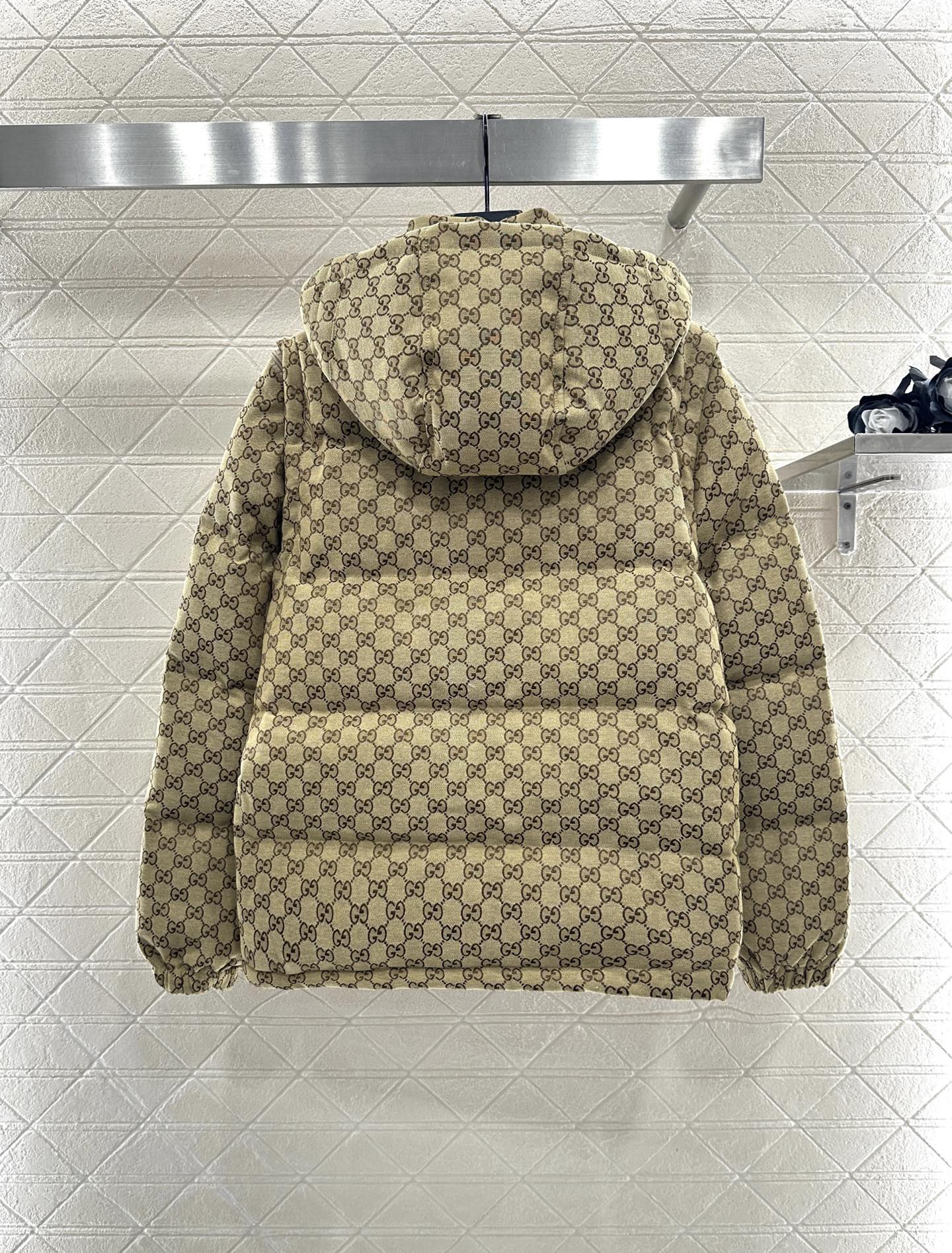 ♥Gucc*♥2025新品上架 可拆卸提花连帽羽绒服定制YB进口提花材质，白鹅绒填充内里，整件轻盈保暖，