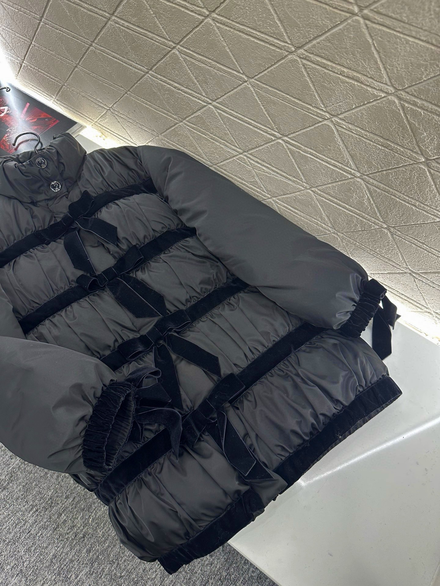 ♥Chane*♥2025新品上架 丝绒蝴蝶结中长款羽绒外套定制YB防风防水尼龙材质，白鸭绒填充内里，整件