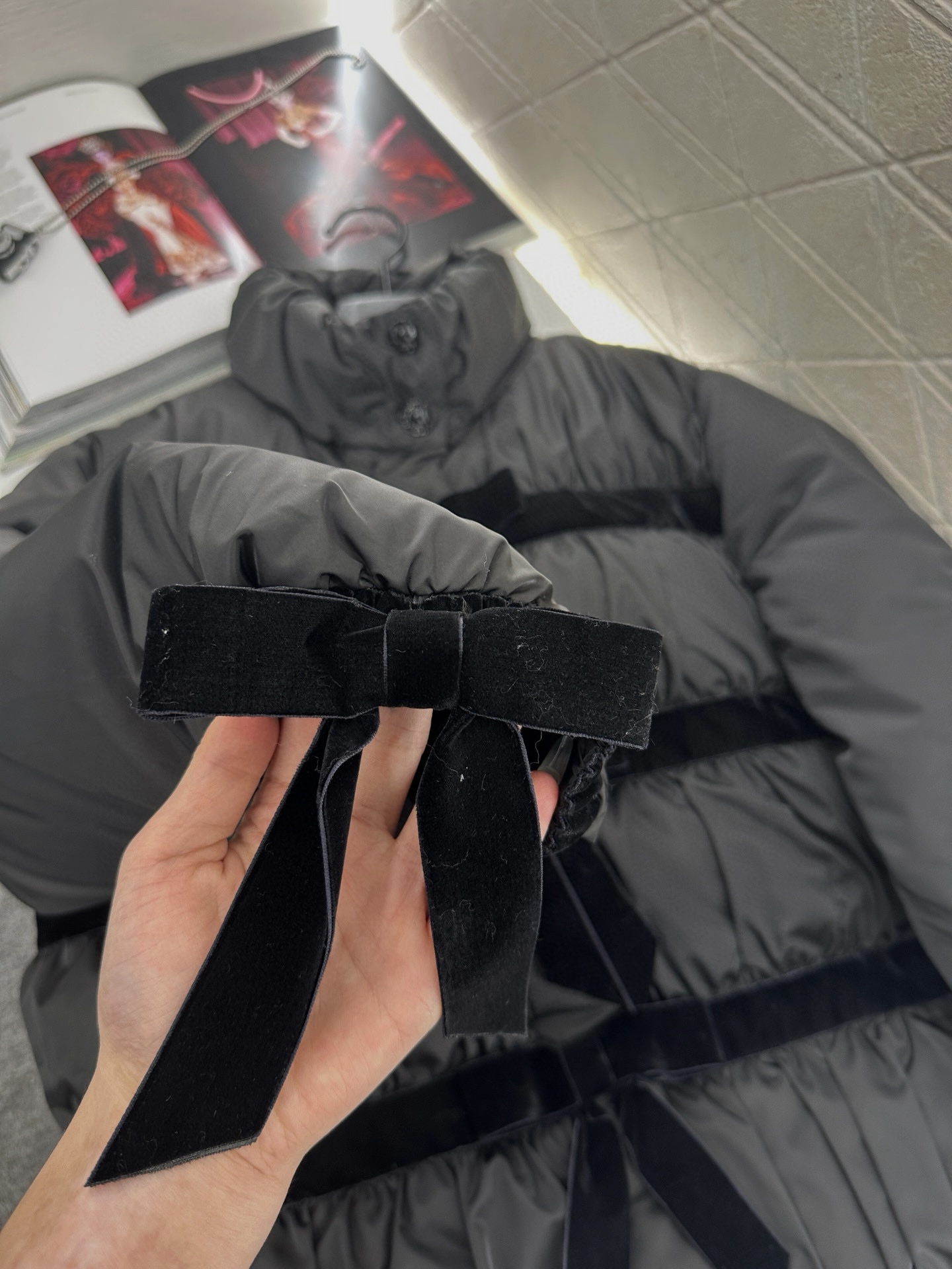 ♥Chane*♥2025新品上架 丝绒蝴蝶结中长款羽绒外套定制YB防风防水尼龙材质，白鸭绒填充内里，整件