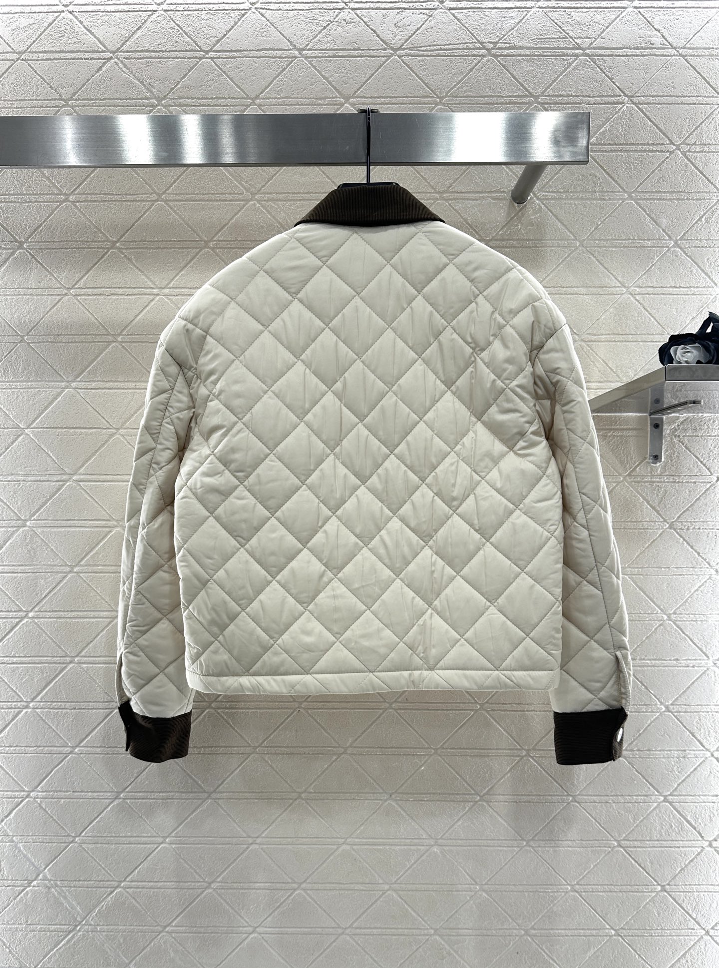 ♥Prad*♥2025新品上架 灯芯绒领菱格纹棉服外套定制YB防风防水尼龙材质，羽绒棉填充内里，整件轻盈