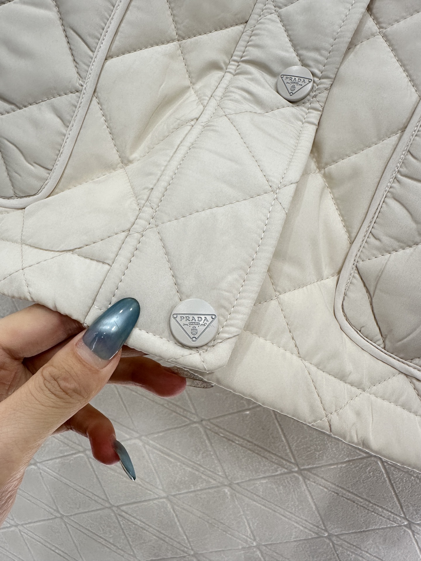 ♥Prad*♥2025新品上架 灯芯绒领菱格纹棉服外套定制YB防风防水尼龙材质，羽绒棉填充内里，整件轻盈