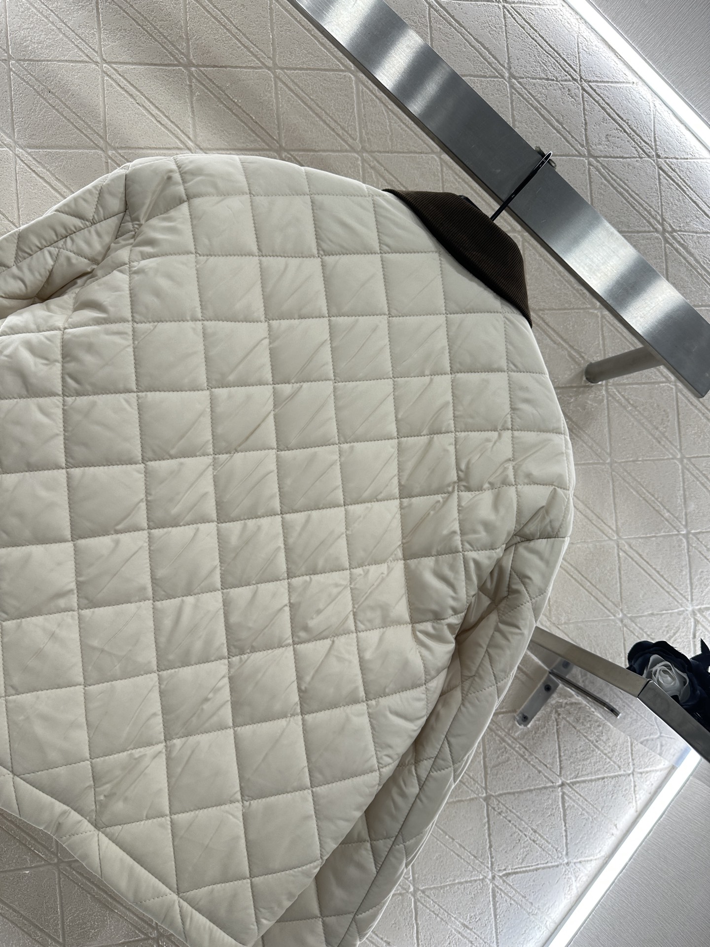 ♥Prad*♥2025新品上架 灯芯绒领菱格纹棉服外套定制YB防风防水尼龙材质，羽绒棉填充内里，整件轻盈