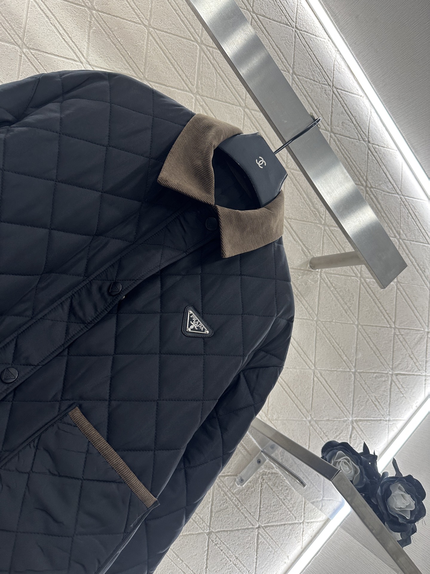 ♥Prad*♥2025新品上架 灯芯绒领菱格纹棉服外套定制YB防风防水尼龙材质，羽绒棉填充内里，整件轻盈