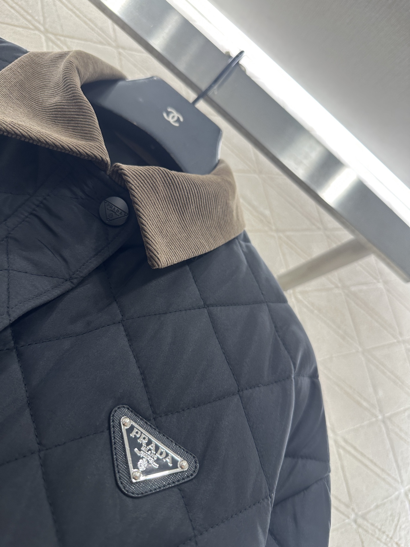 ♥Prad*♥2025新品上架 灯芯绒领菱格纹棉服外套定制YB防风防水尼龙材质，羽绒棉填充内里，整件轻盈