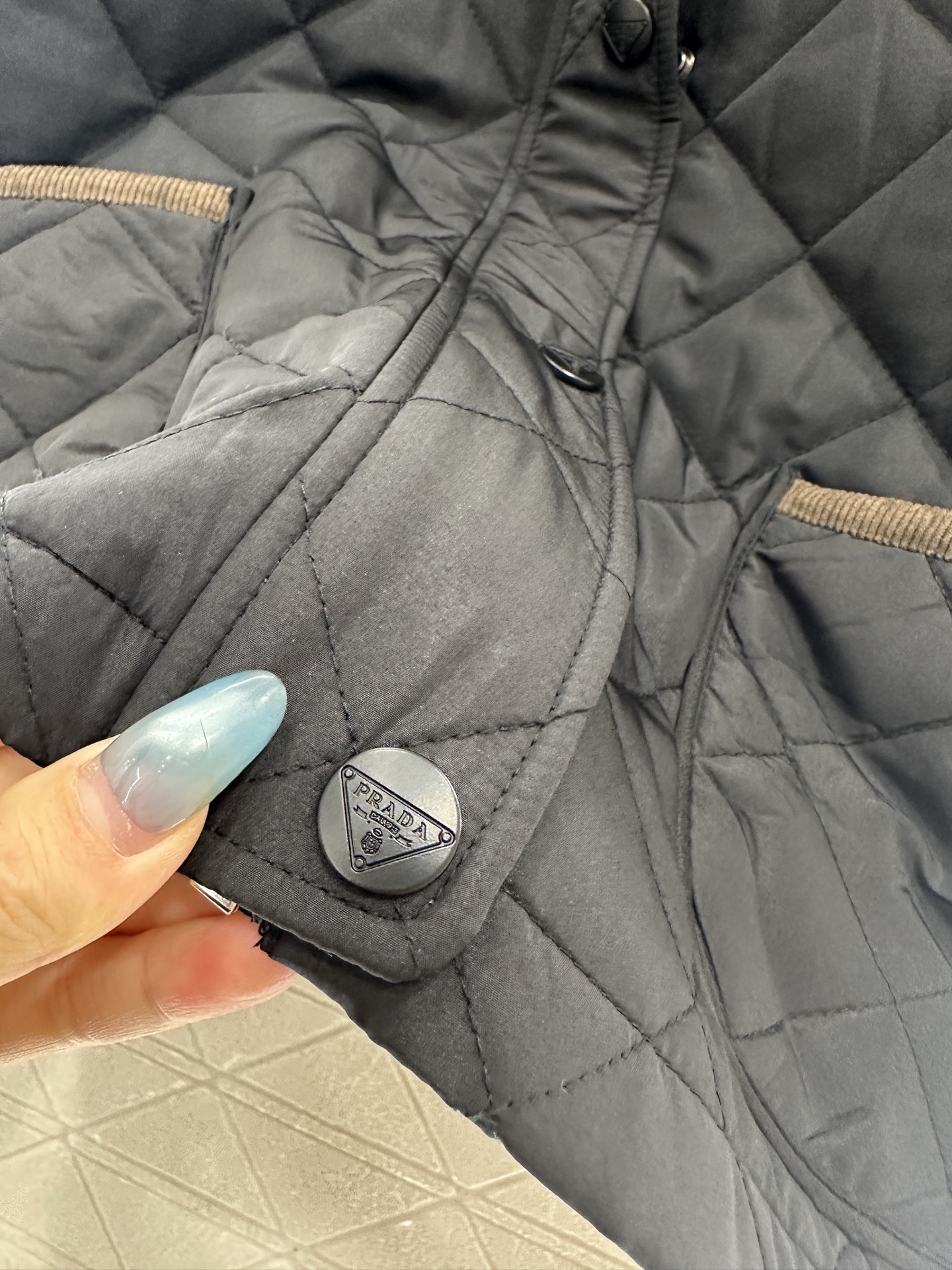 ♥Prad*♥2025新品上架 灯芯绒领菱格纹棉服外套定制YB防风防水尼龙材质，羽绒棉填充内里，整件轻盈