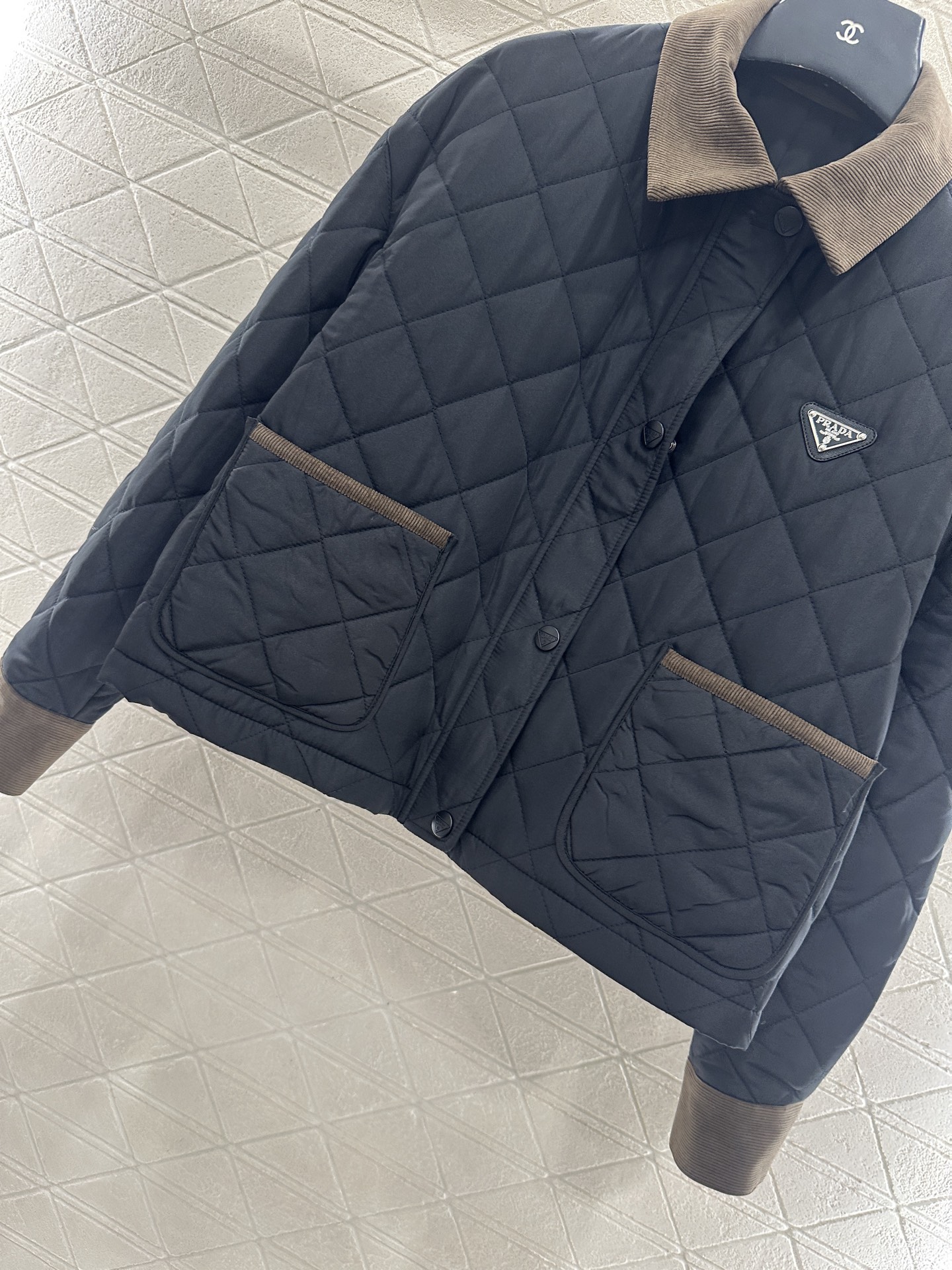 ♥Prad*♥2025新品上架 灯芯绒领菱格纹棉服外套定制YB防风防水尼龙材质，羽绒棉填充内里，整件轻盈