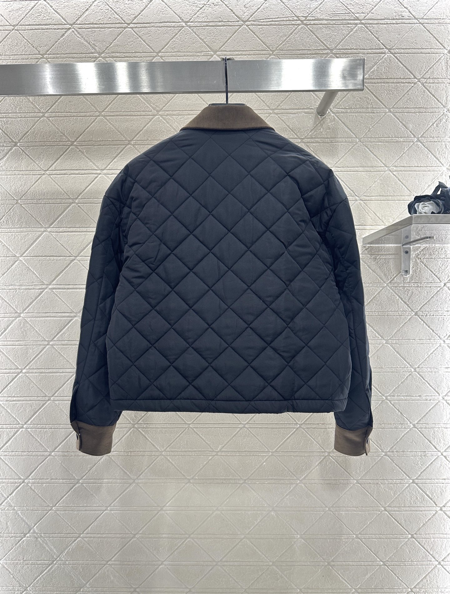 ♥Prad*♥2025新品上架 灯芯绒领菱格纹棉服外套定制YB防风防水尼龙材质，羽绒棉填充内里，整件轻盈