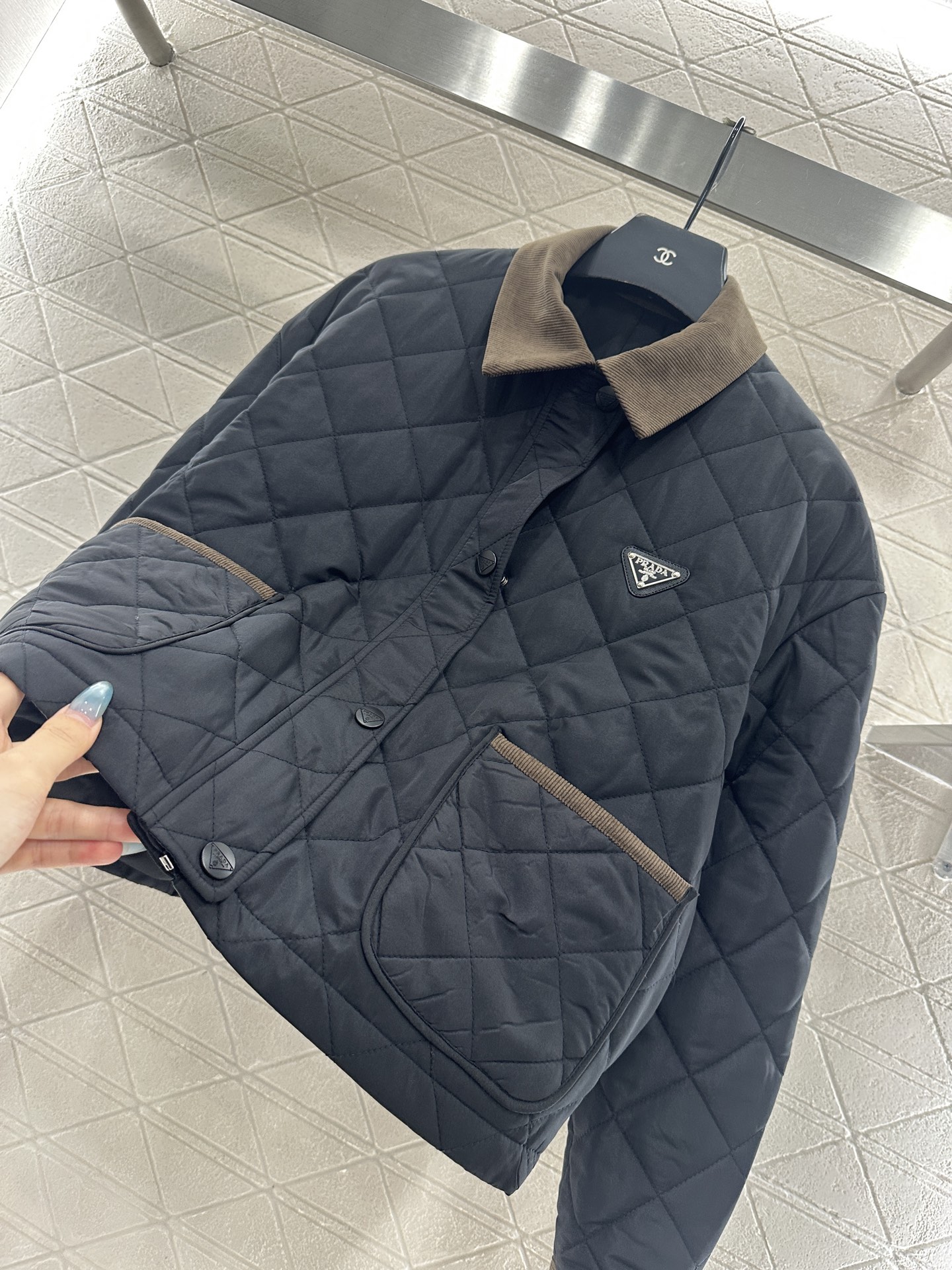 ♥Prad*♥2025新品上架 灯芯绒领菱格纹棉服外套定制YB防风防水尼龙材质，羽绒棉填充内里，整件轻盈