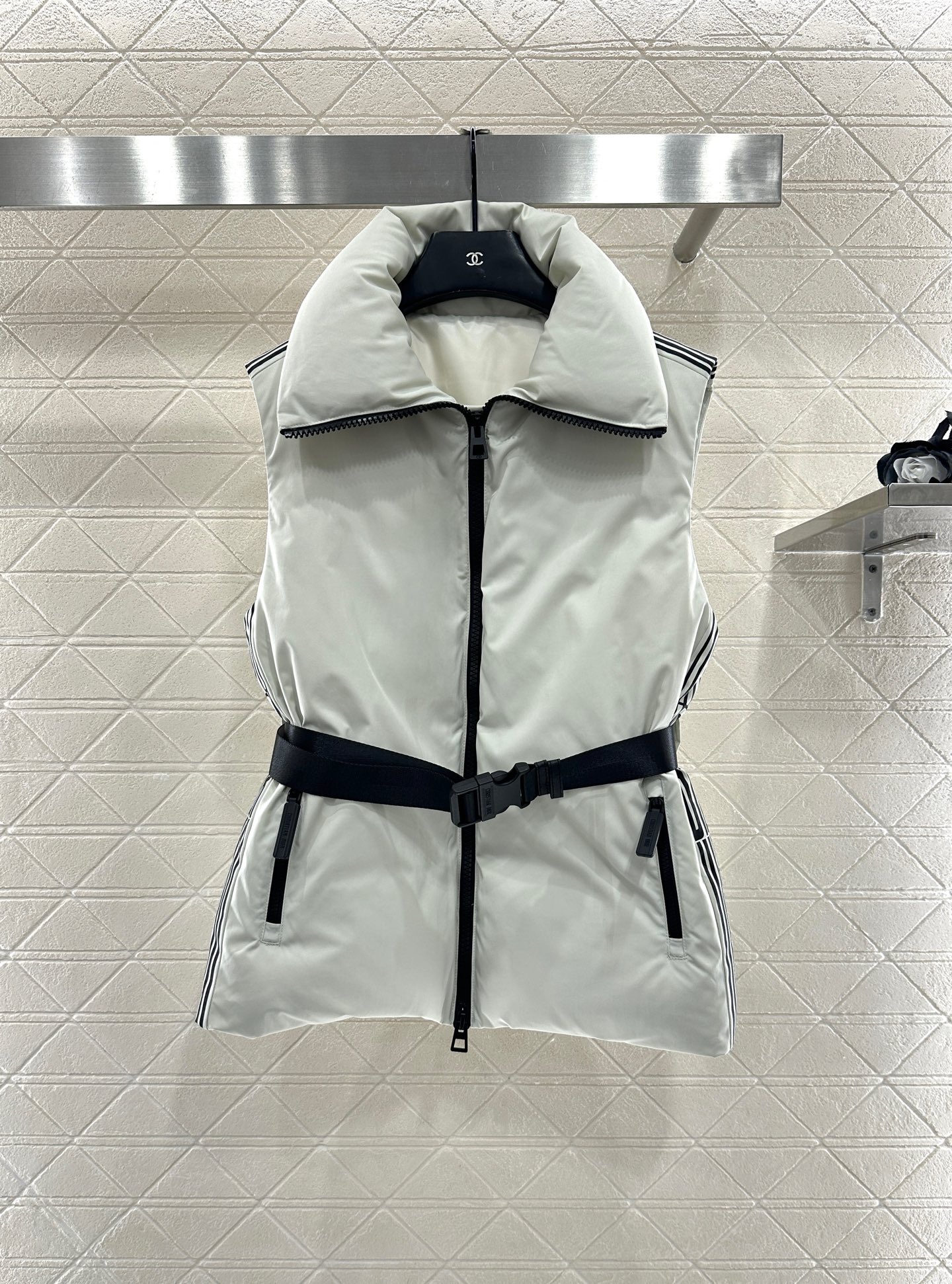 ♥Dio*♥2025新品上架 翻领腰带羽绒马甲定制YB防风防水尼龙材质，羽绒填充内里，整件轻盈保暖，立翻