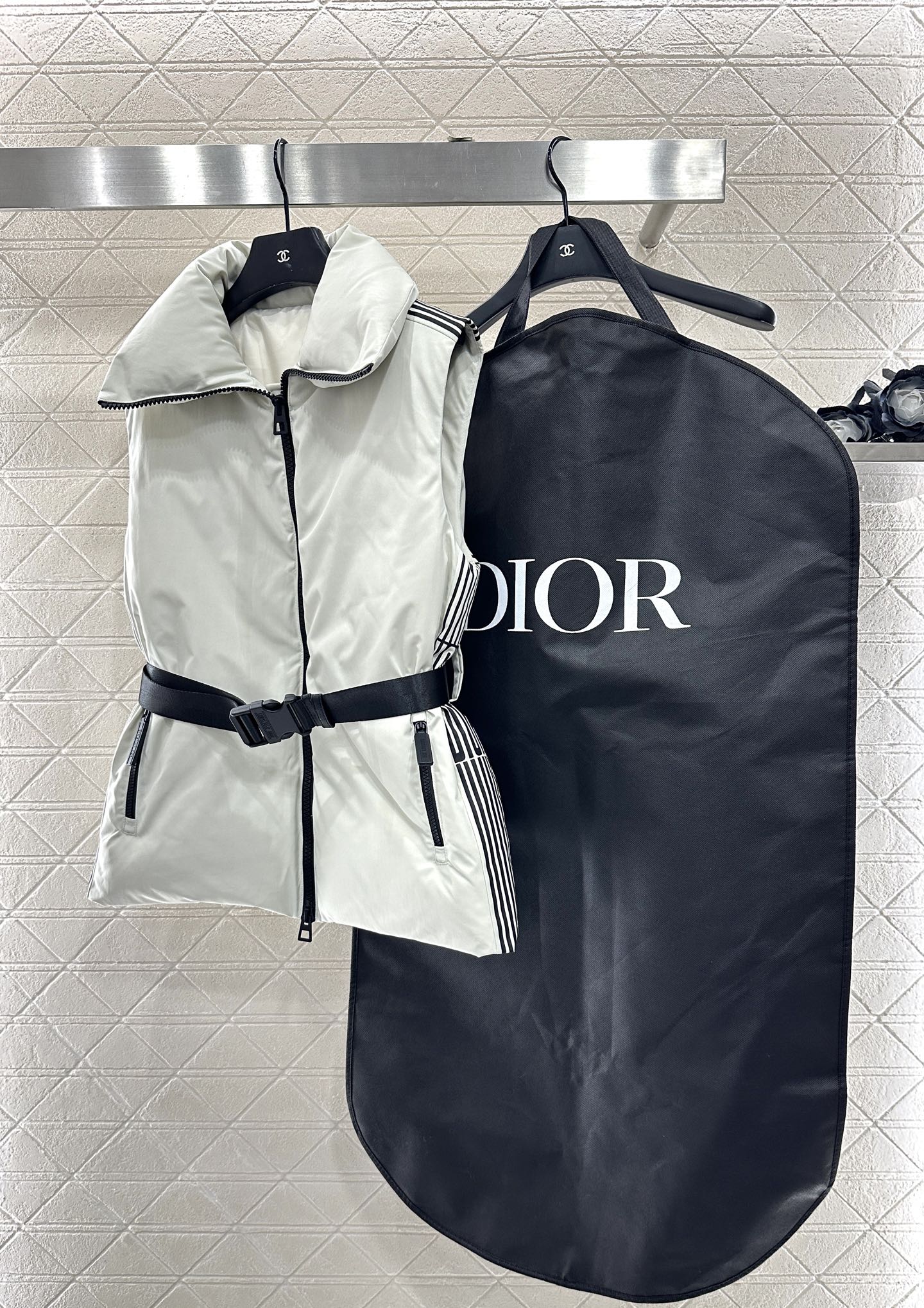 ♥Dio*♥2025新品上架 翻领腰带羽绒马甲定制YB防风防水尼龙材质，羽绒填充内里，整件轻盈保暖，立翻