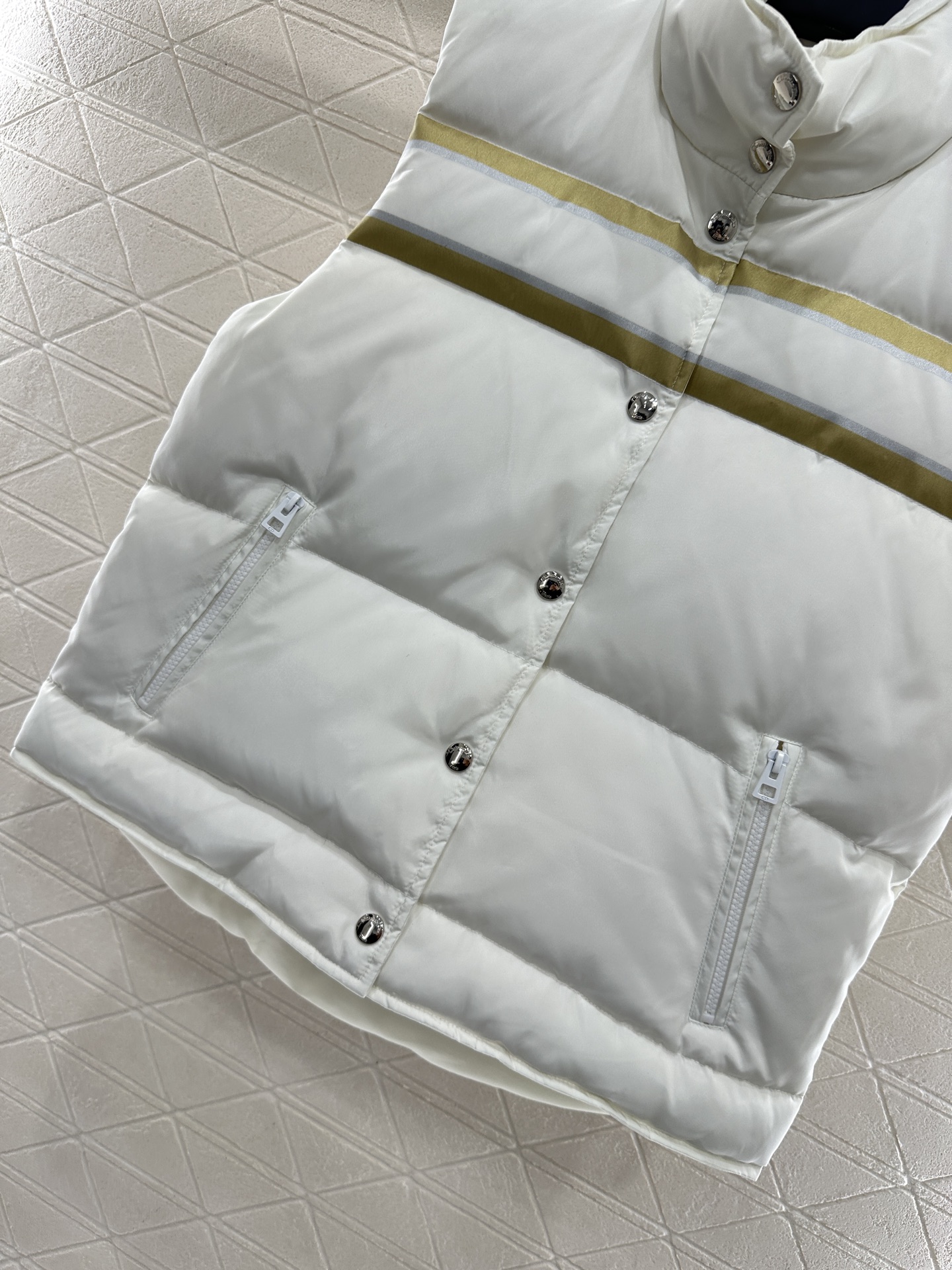 ♥Dio*♥2025新品上架 立领五角星羽绒马甲定制YB进口防风防水尼龙材质，羽绒填充内里，整件轻盈保暖