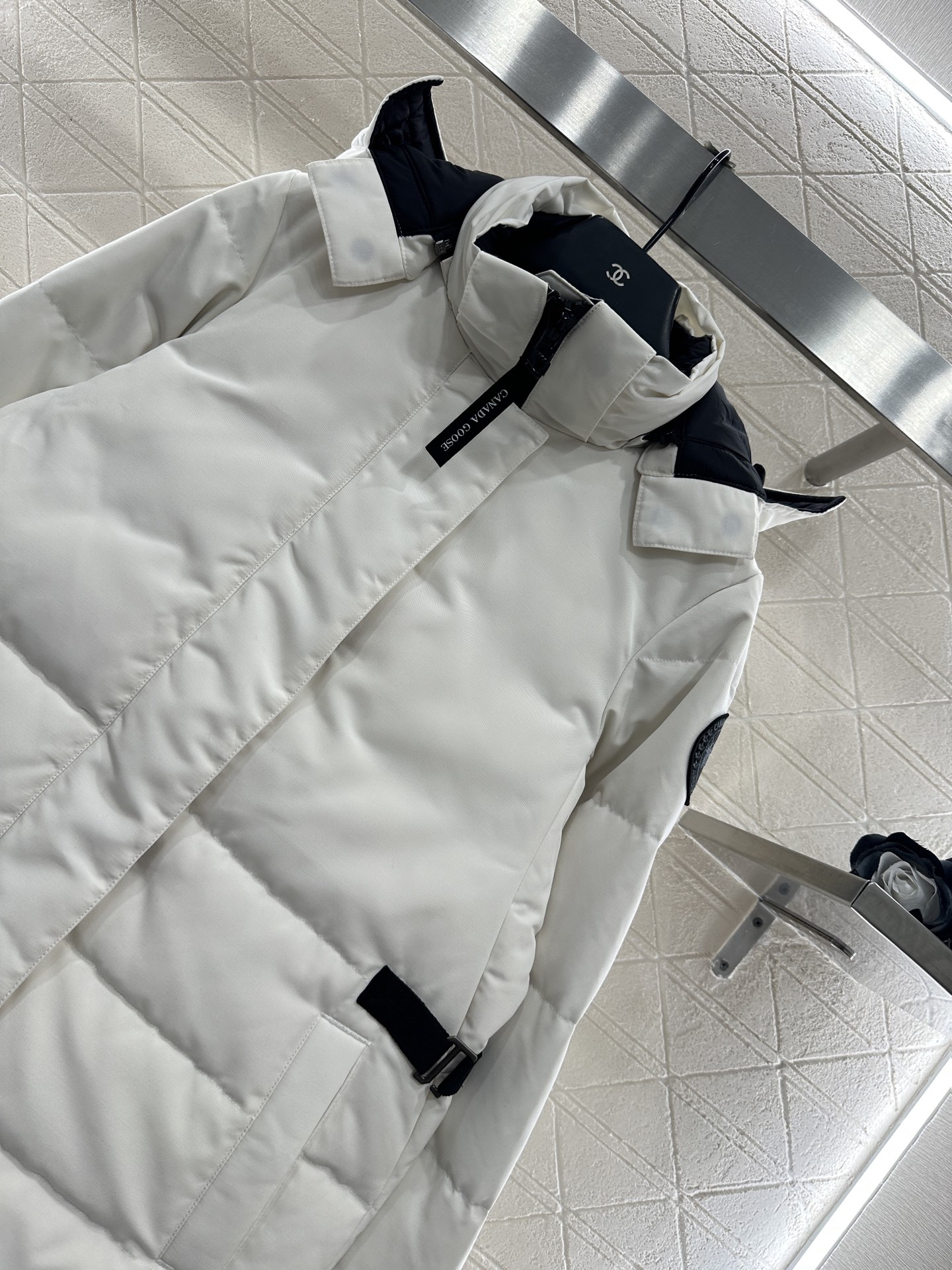 ♥Canada Goose*♥2025新品上架 可拆卸连帽收腰羽绒服定制YB进口防风防水尼龙材质，其工艺