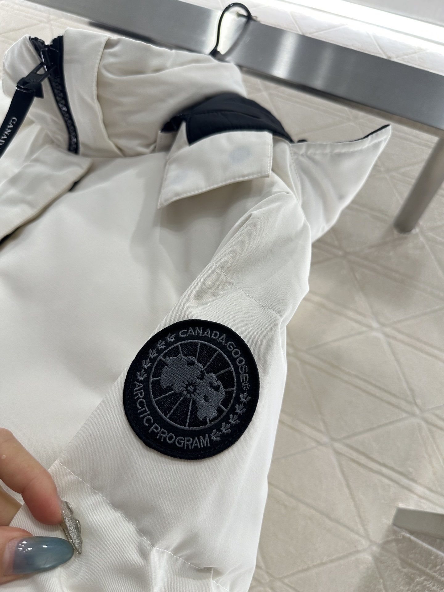 ♥Canada Goose*♥2025新品上架 可拆卸连帽收腰羽绒服定制YB进口防风防水尼龙材质，其工艺