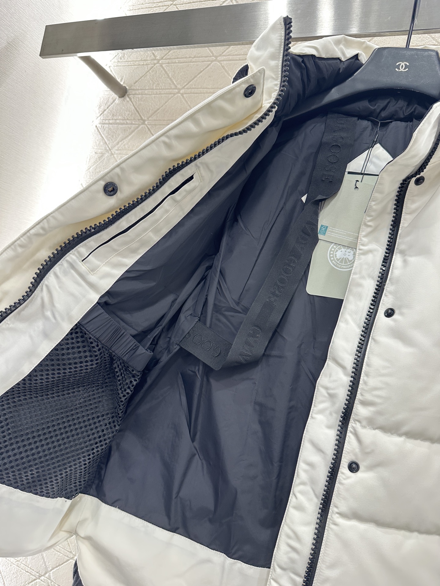 ♥Canada Goose*♥2025新品上架 可拆卸连帽收腰羽绒服定制YB进口防风防水尼龙材质，其工艺