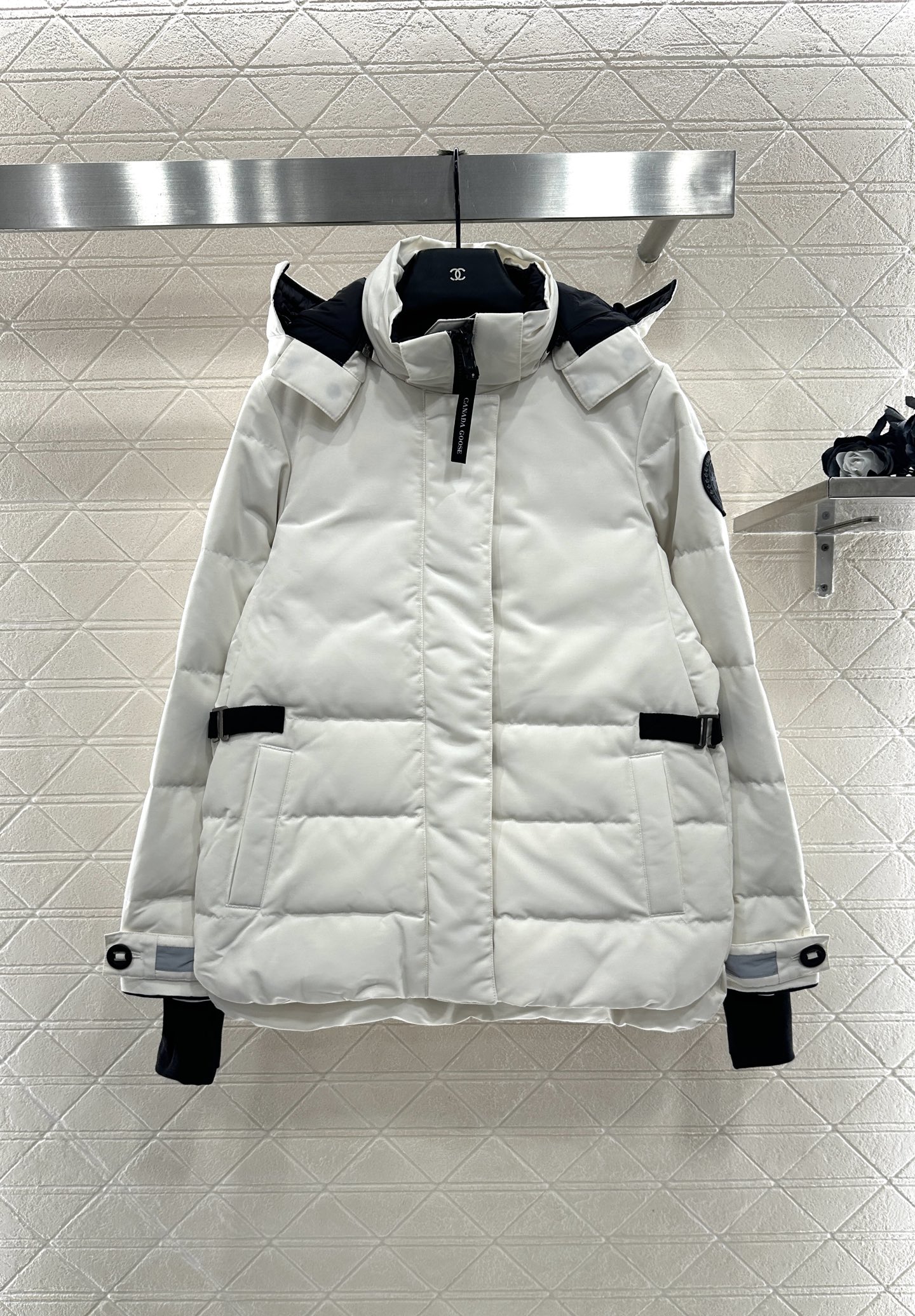 ♥Canada Goose*♥2025新品上架 可拆卸连帽收腰羽绒服定制YB进口防风防水尼龙材质，其工艺
