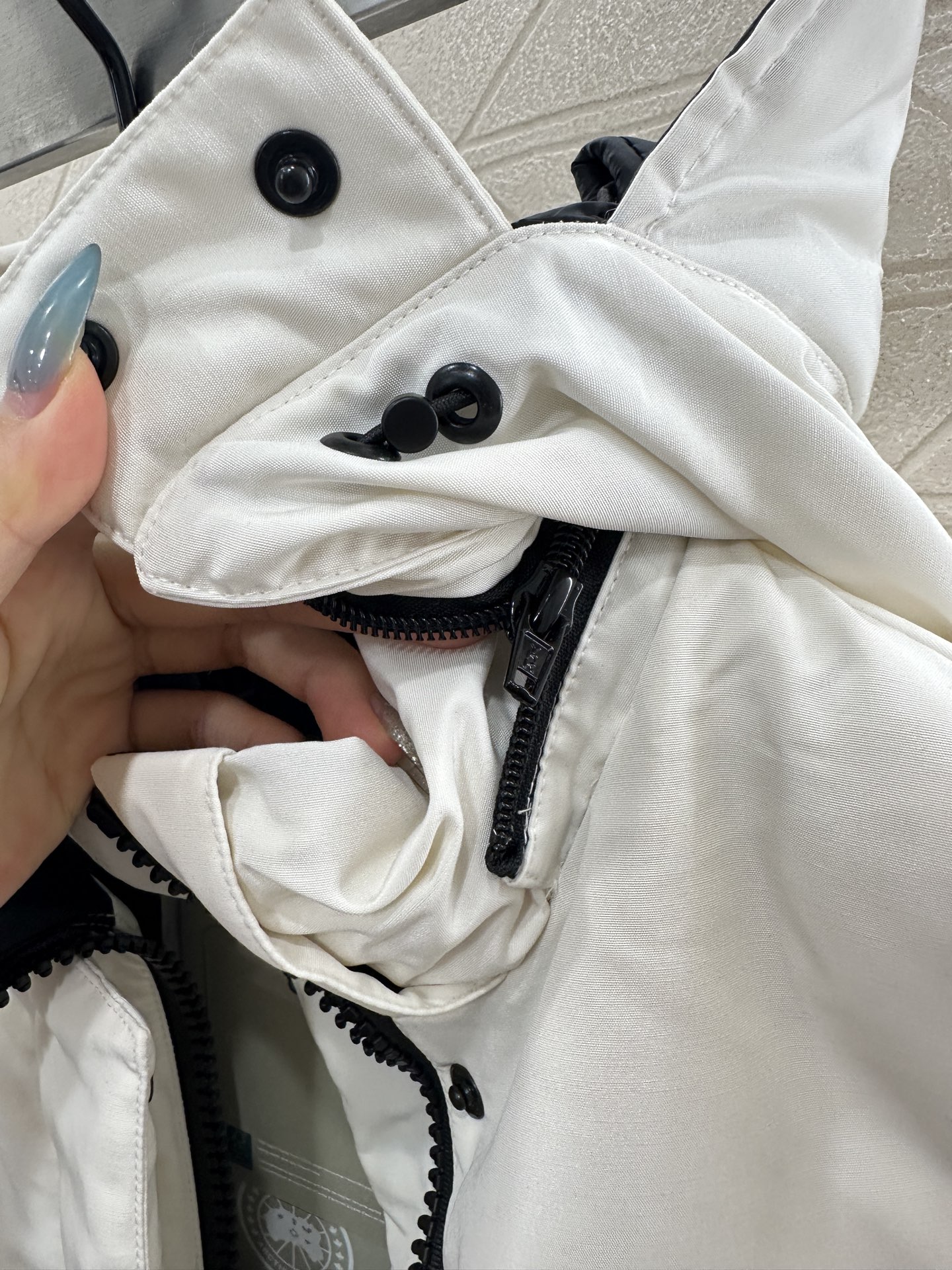 ♥Canada Goose*♥2025新品上架 可拆卸连帽收腰羽绒服定制YB进口防风防水尼龙材质，其工艺