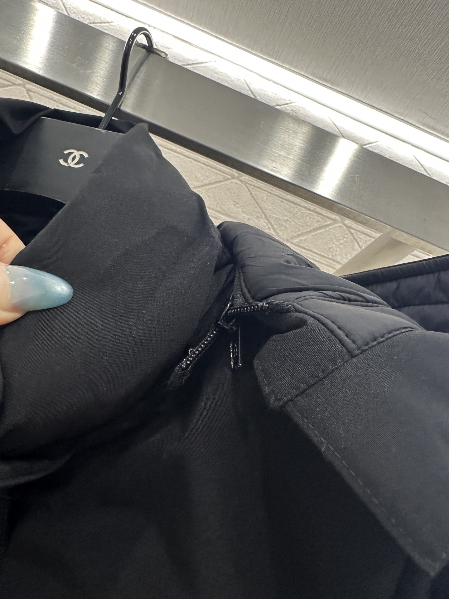 ♥Canada Goose*♥2025新品上架 可拆卸连帽收腰羽绒服定制YB进口防风防水尼龙材质，其工艺