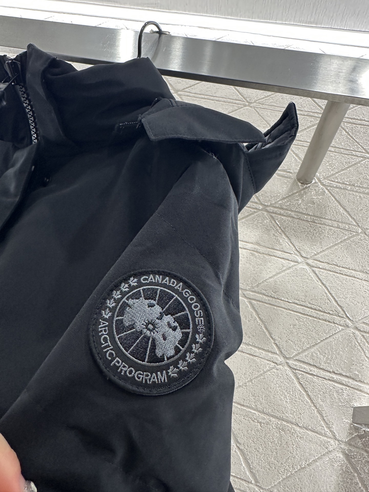 ♥Canada Goose*♥2025新品上架 可拆卸连帽收腰羽绒服定制YB进口防风防水尼龙材质，其工艺