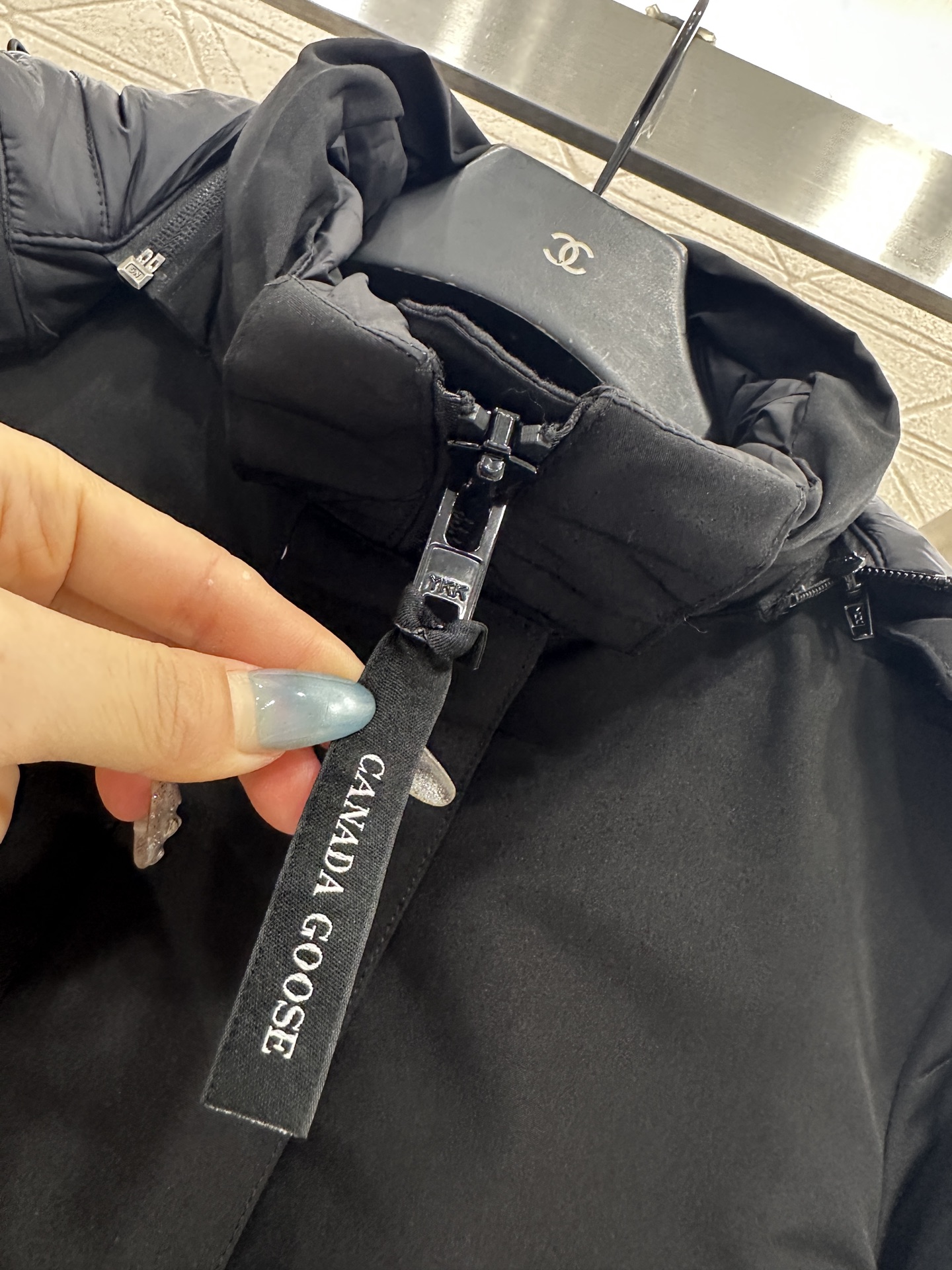 ♥Canada Goose*♥2025新品上架 可拆卸连帽收腰羽绒服定制YB进口防风防水尼龙材质，其工艺