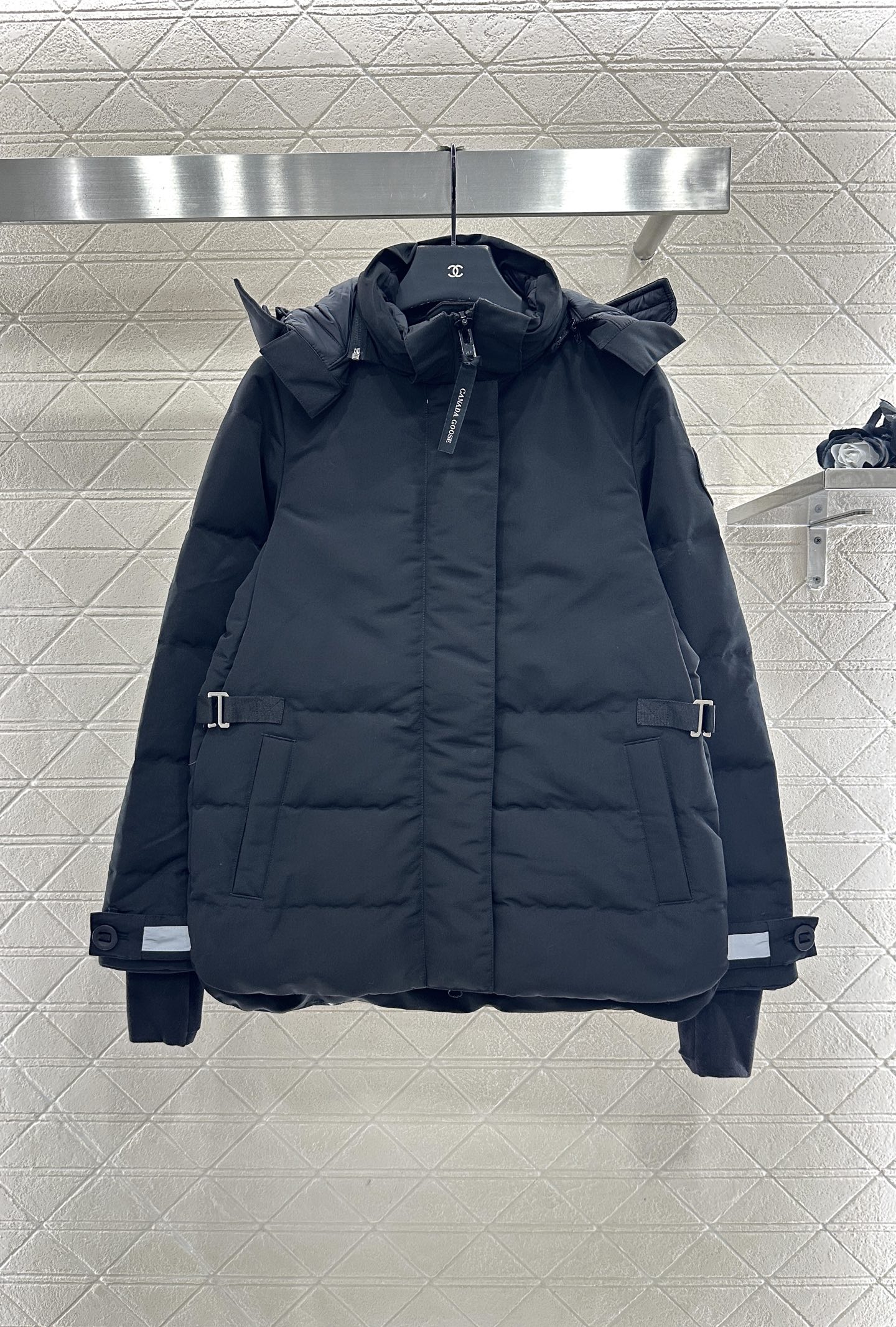 ♥Canada Goose*♥2025新品上架 可拆卸连帽收腰羽绒服定制YB进口防风防水尼龙材质，其工艺