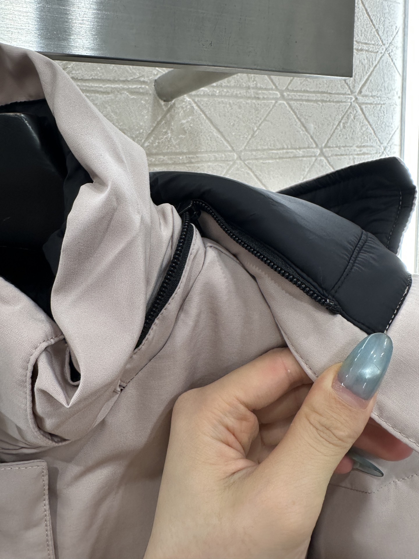 ♥Canada Goose*♥2025新品上架 可拆卸连帽收腰羽绒服定制YB进口防风防水尼龙材质，其工艺