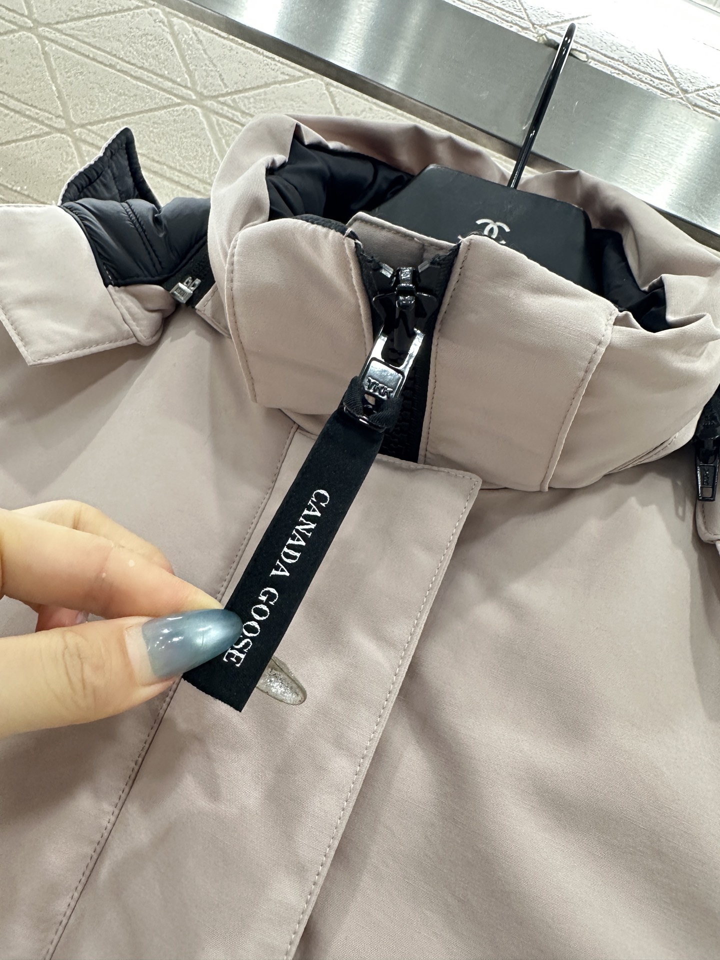 ♥Canada Goose*♥2025新品上架 可拆卸连帽收腰羽绒服定制YB进口防风防水尼龙材质，其工艺