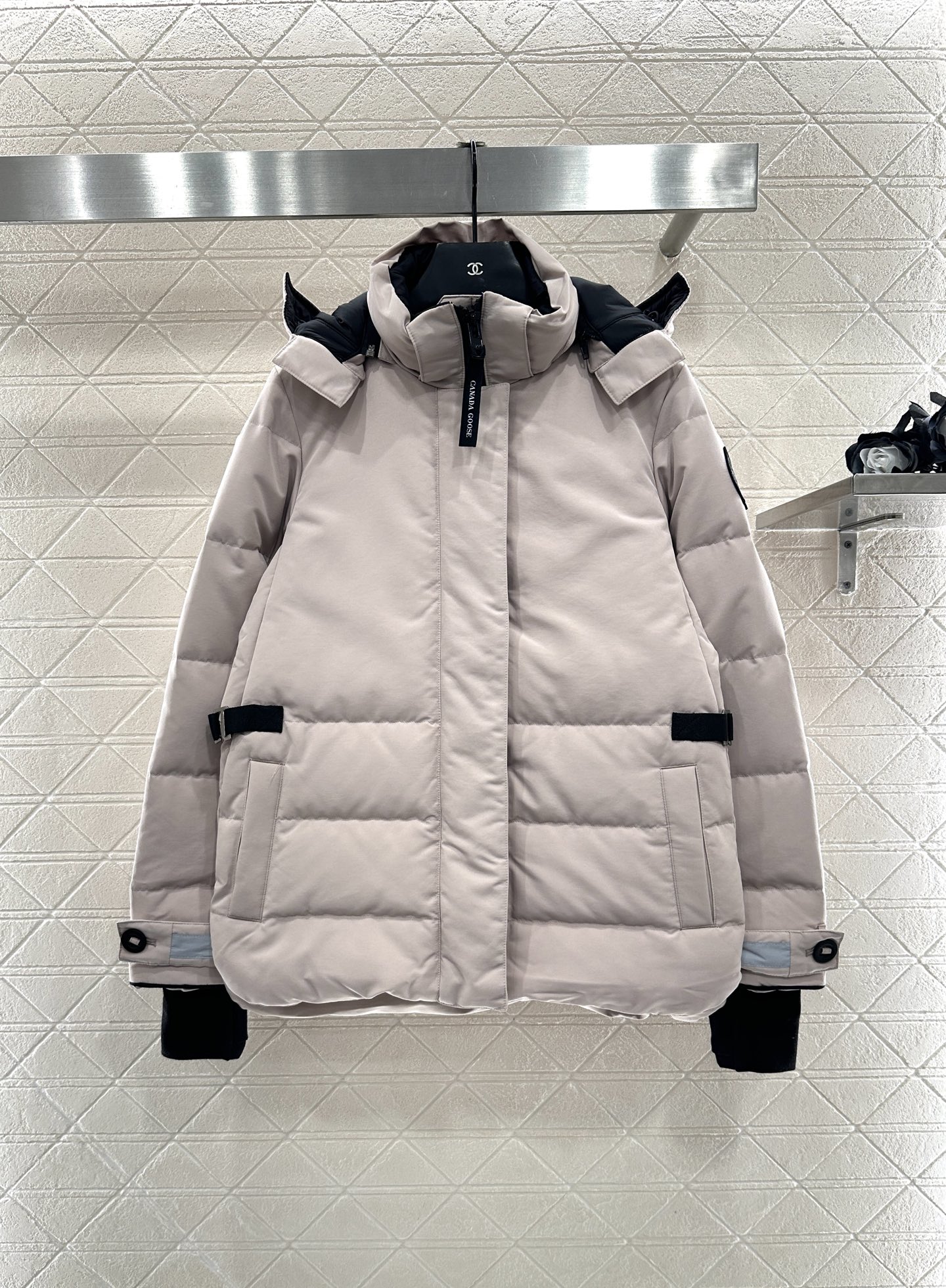 ♥Canada Goose*♥2025新品上架 可拆卸连帽收腰羽绒服定制YB进口防风防水尼龙材质，其工艺